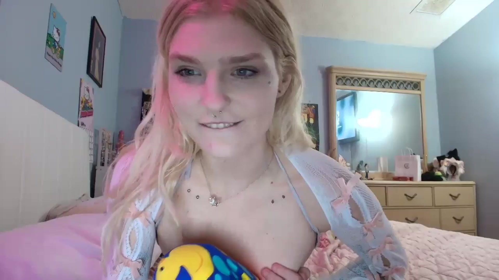 Gallery image thumbnail from DuckChan0's myfreecams stream on, 01/12/2025, 24:50 image 5 of 20