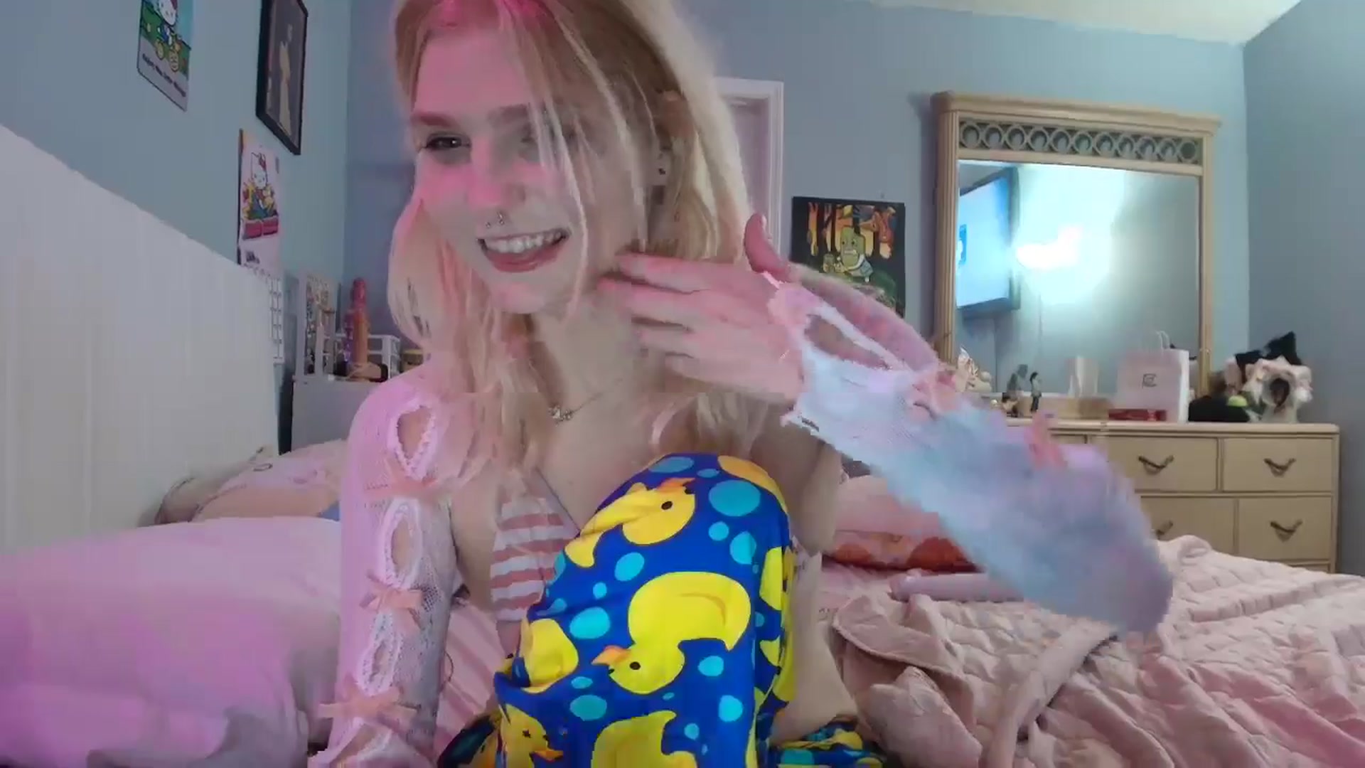 Gallery image thumbnail from DuckChan0's myfreecams stream on, 01/12/2025, 24:50 image 20 of 20