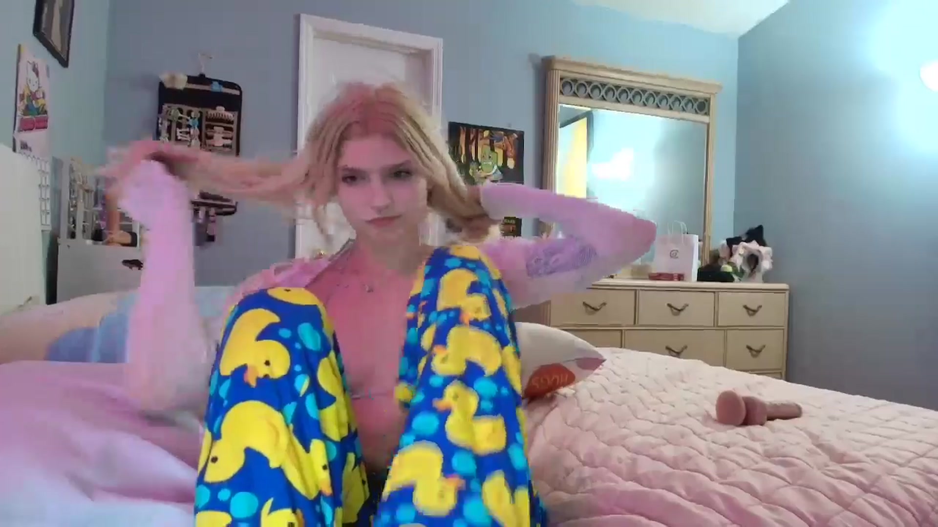 Gallery image thumbnail from DuckChan0's myfreecams stream on, 01/12/2025, 24:50 image 11 of 20