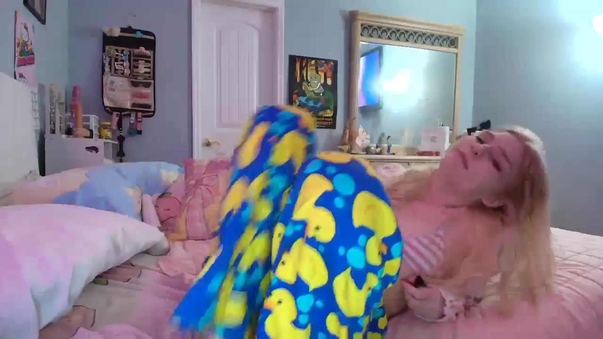 Gallery image thumbnail from DuckChan0's myfreecams stream on, 01/12/2025, 24:50 image 6 of 20