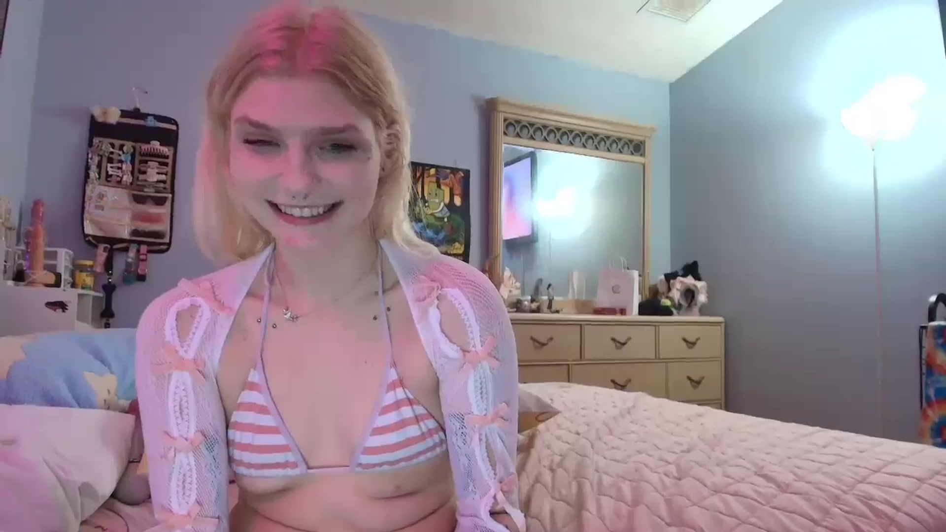 Gallery image thumbnail from DuckChan0's myfreecams stream on, 01/12/2025, 24:50 image 14 of 20