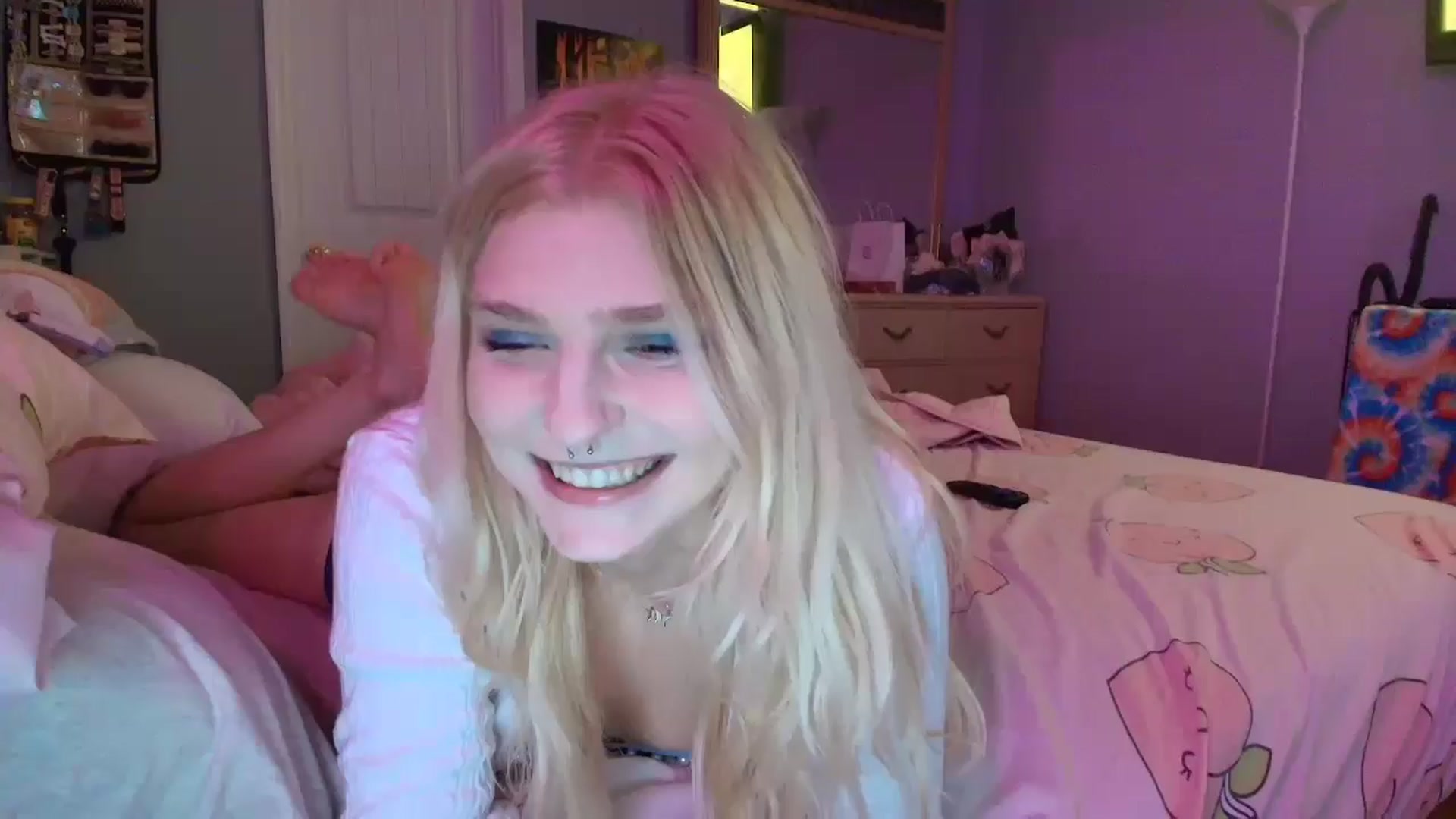 Gallery image thumbnail from DuckChan0's myfreecams stream on, 01/12/2025, 17:29 image 15 of 20