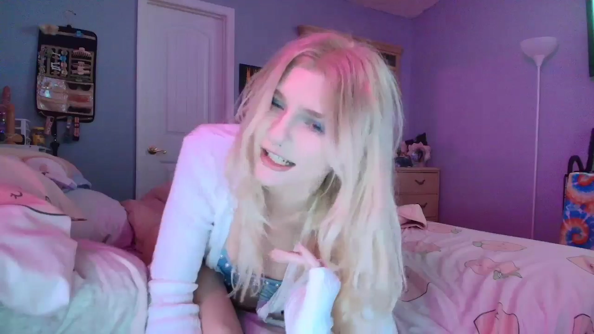 Gallery image thumbnail from DuckChan0's myfreecams stream on, 01/12/2025, 17:29 image 16 of 20