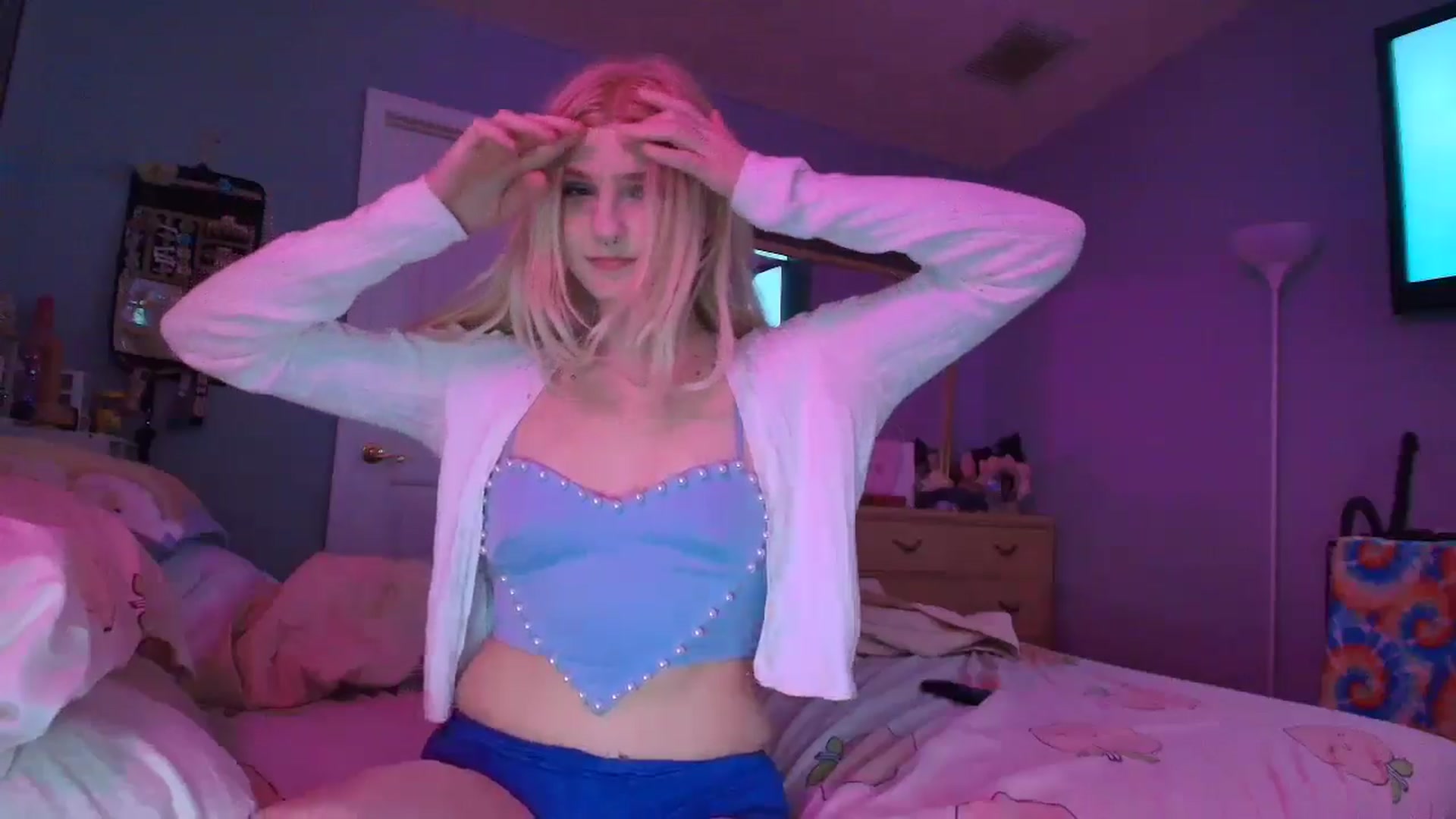 Gallery image thumbnail from DuckChan0's myfreecams stream on, 01/12/2025, 17:29 image 10 of 20