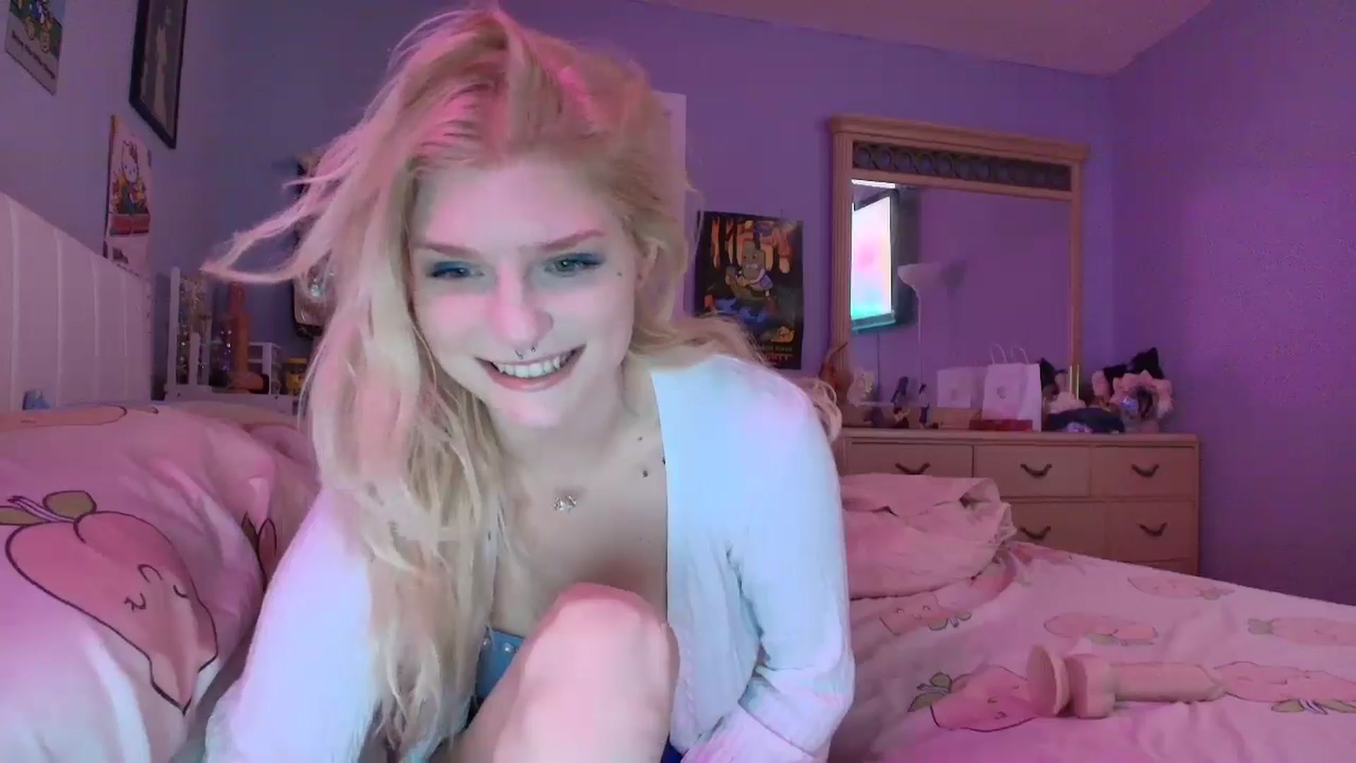 Gallery image thumbnail from DuckChan0's myfreecams stream on, 01/12/2025, 18:11 image 10 of 20