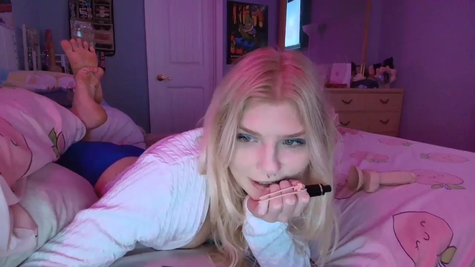 Gallery image thumbnail from DuckChan0's myfreecams stream on, 01/12/2025, 18:11 image 14 of 20