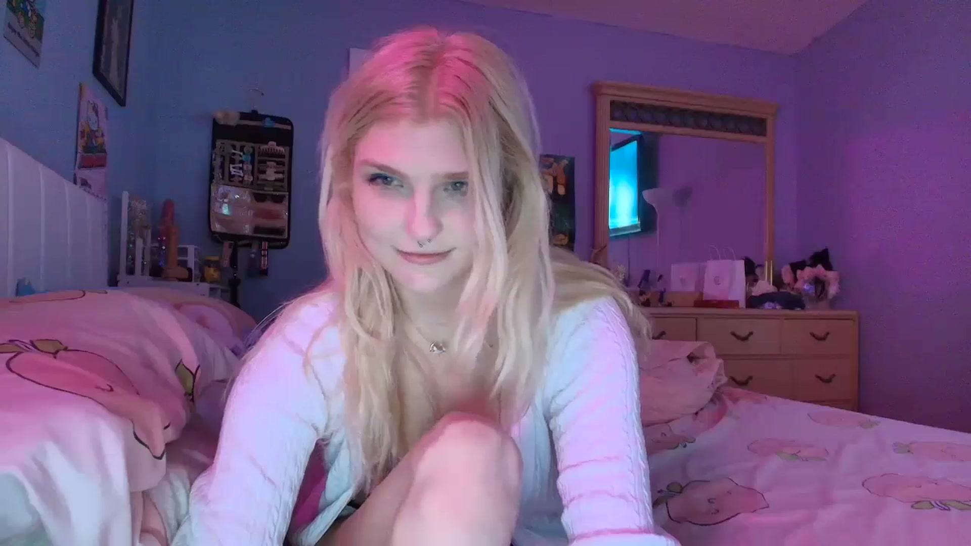Gallery image thumbnail from DuckChan0's myfreecams stream on, 01/12/2025, 18:11 image 9 of 20
