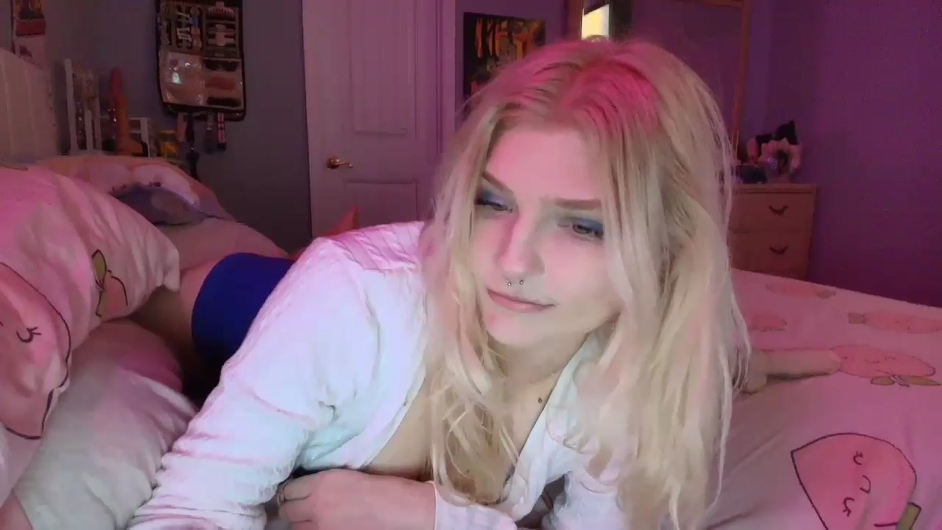 Gallery image thumbnail from DuckChan0's myfreecams stream on, 01/12/2025, 18:11 image 16 of 20