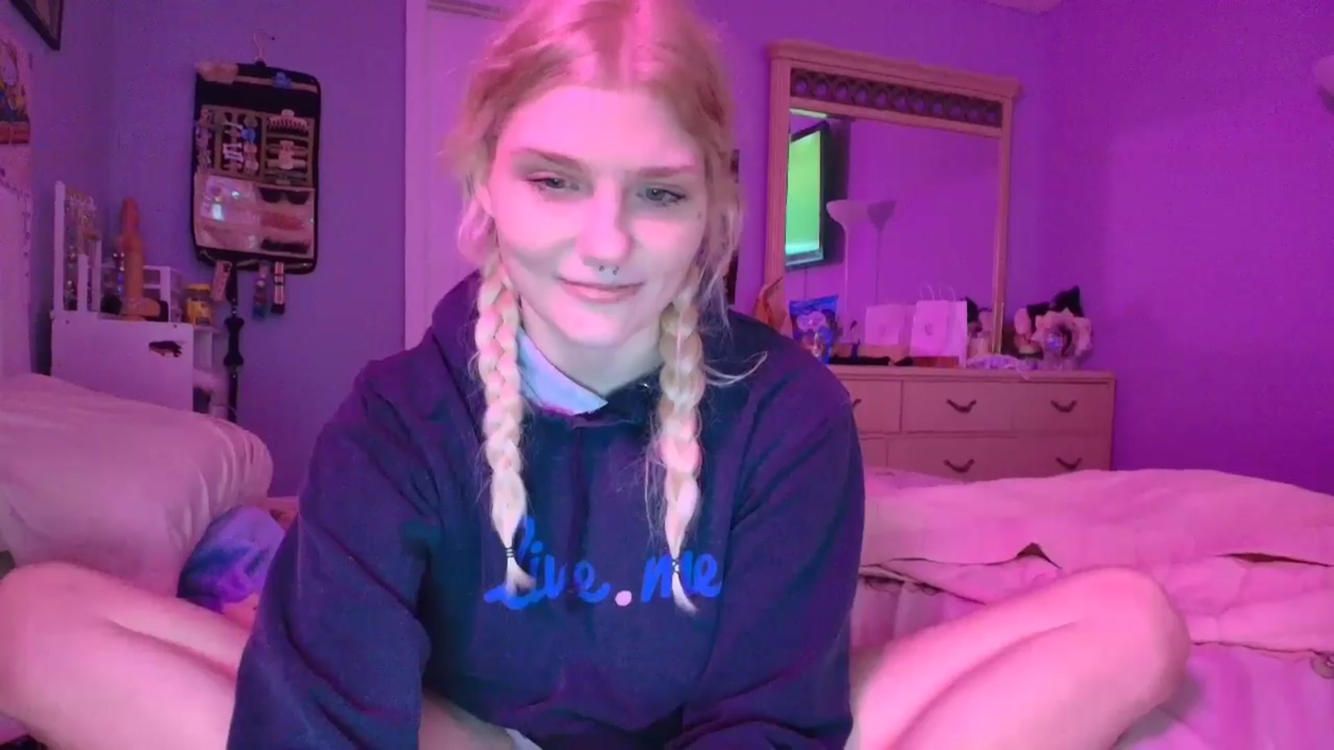 Gallery image thumbnail from DuckChan0's myfreecams stream on, 01/13/2025, 18:03 image 14 of 20
