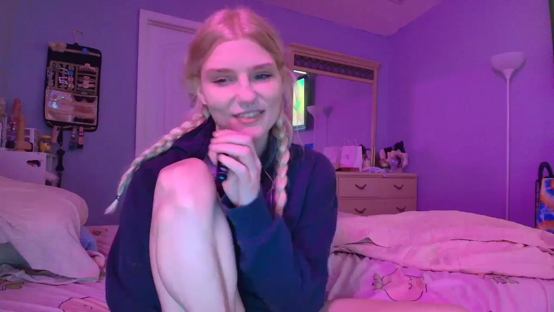 Gallery image thumbnail from DuckChan0's myfreecams stream on, 01/13/2025, 18:03 image 9 of 20