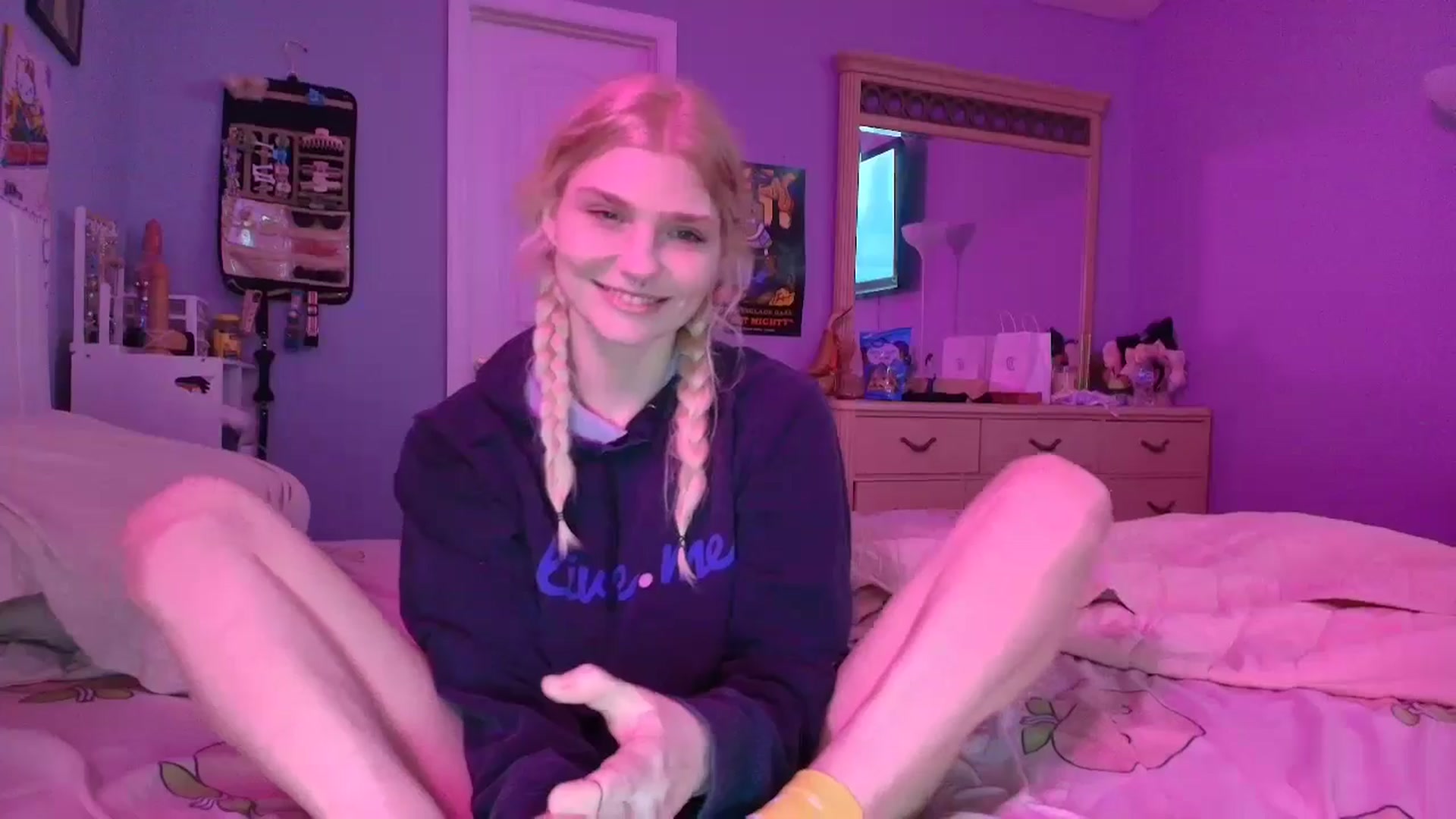 Gallery image thumbnail from DuckChan0's myfreecams stream on, 01/13/2025, 18:03 image 15 of 20
