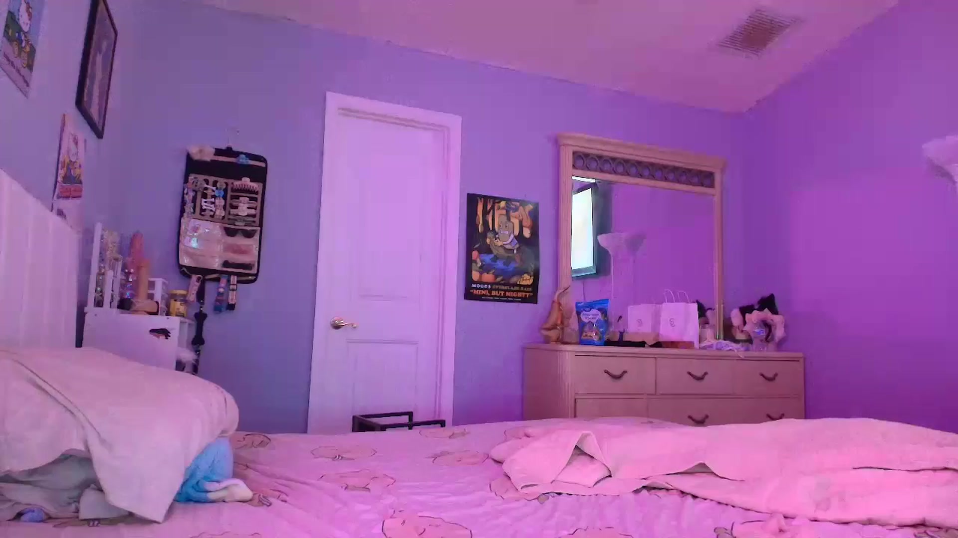 Gallery image thumbnail from DuckChan0's myfreecams stream on, 01/13/2025, 18:03 image 7 of 20