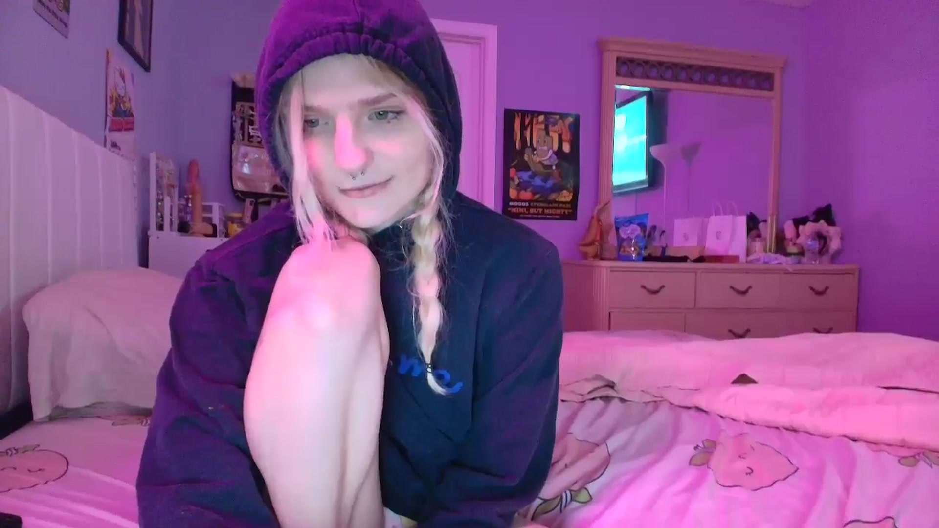 Gallery image thumbnail from DuckChan0's myfreecams stream on, 01/13/2025, 18:03 image 20 of 20