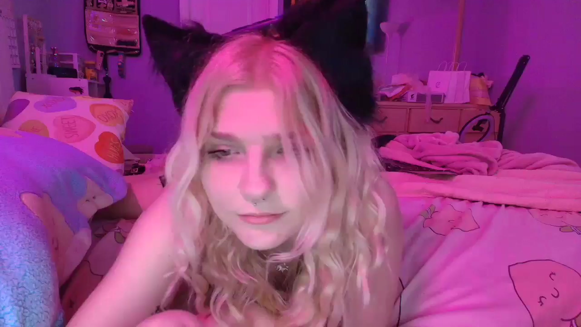 Gallery image thumbnail from DuckChan0's myfreecams stream on, 01/14/2025, 24:34 image 16 of 20