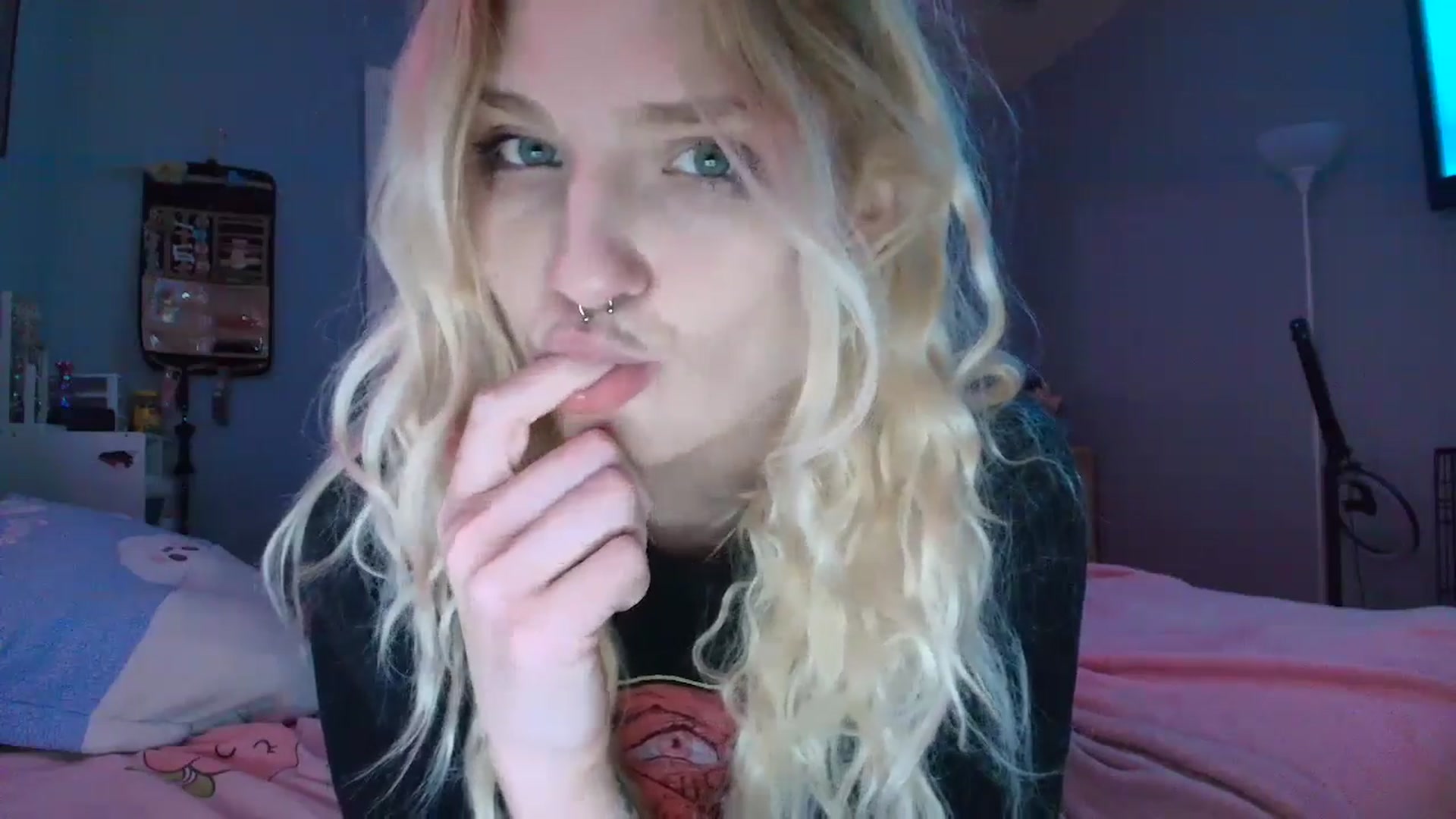 Gallery image thumbnail from DuckChan0's myfreecams stream on, 01/14/2025, 15:30 image 11 of 20