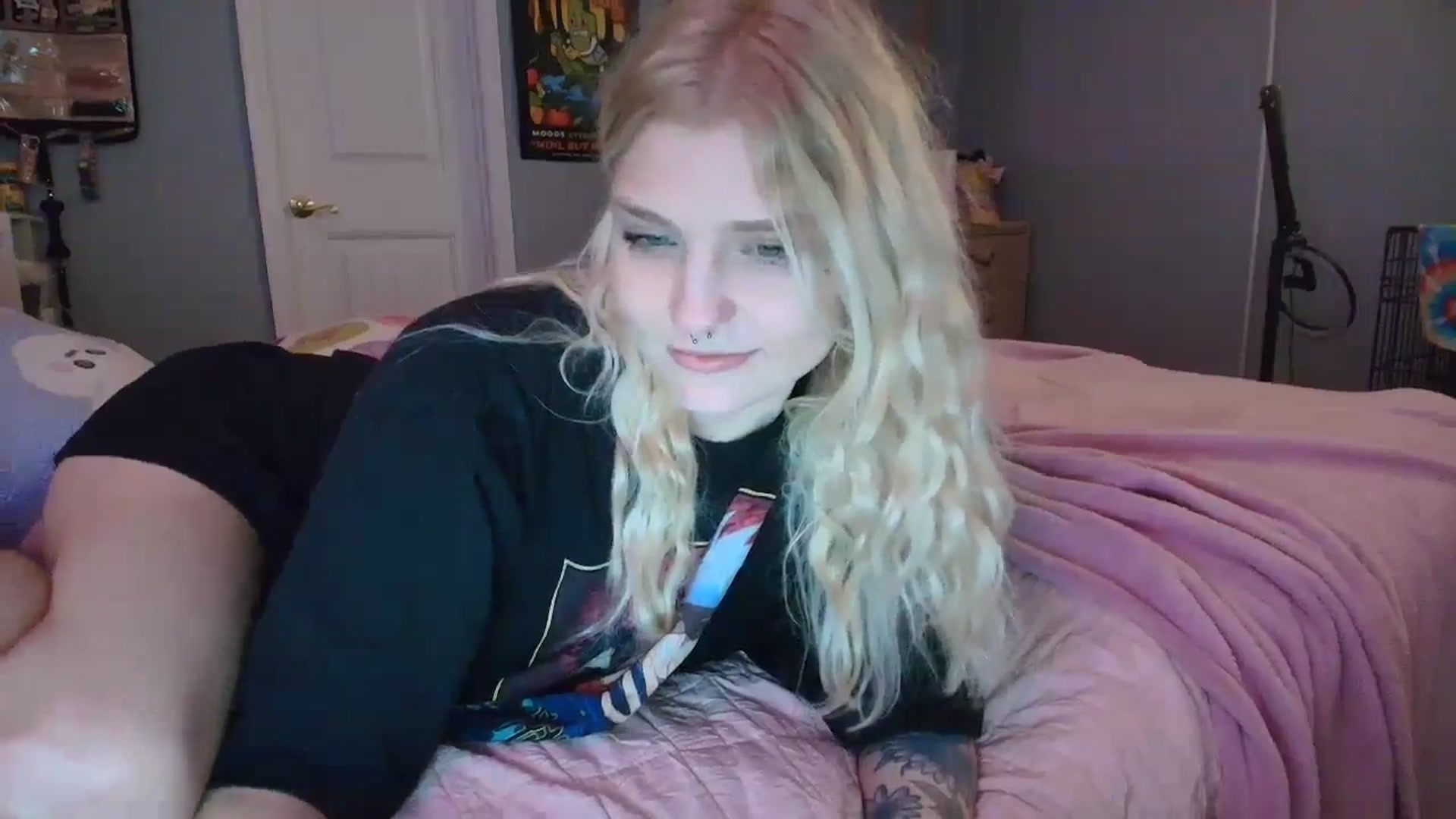 Gallery image thumbnail from DuckChan0's myfreecams stream on, 01/14/2025, 15:30 image 18 of 20