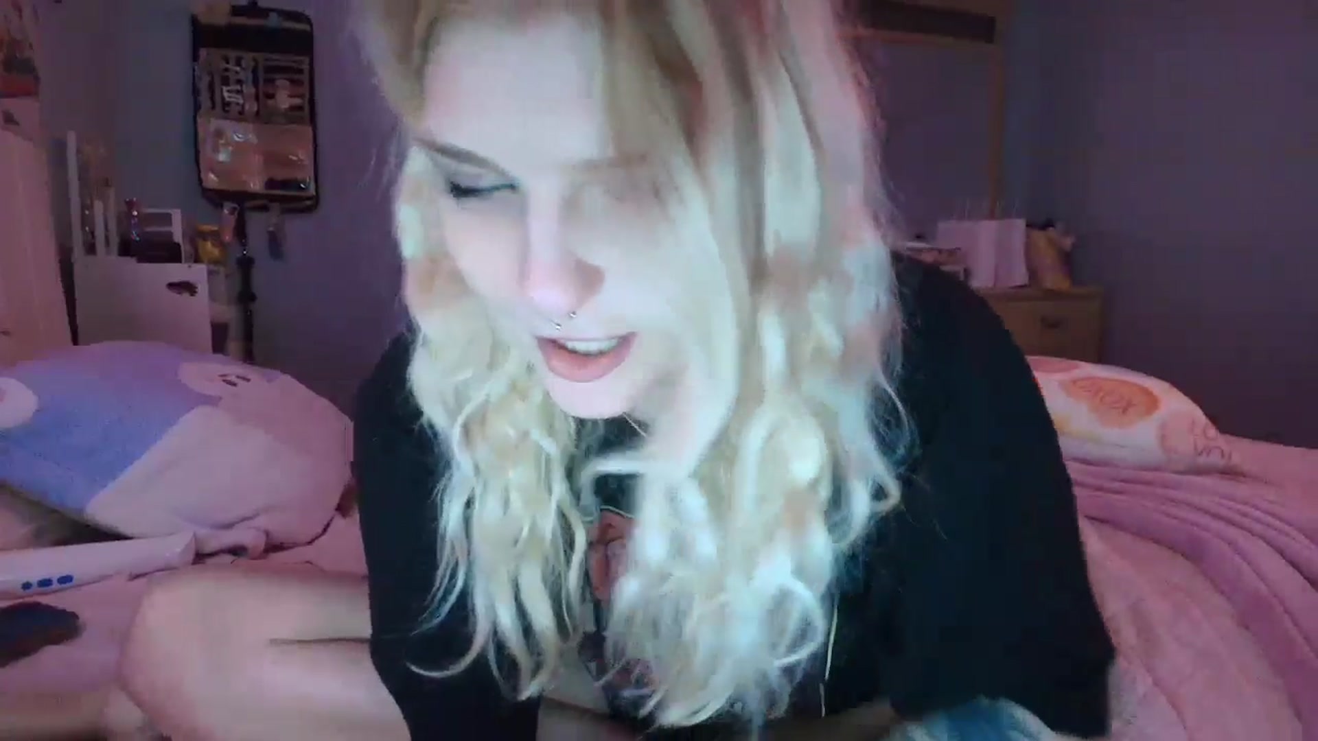 Gallery image thumbnail from DuckChan0's myfreecams stream on, 01/14/2025, 16:34 image 10 of 20