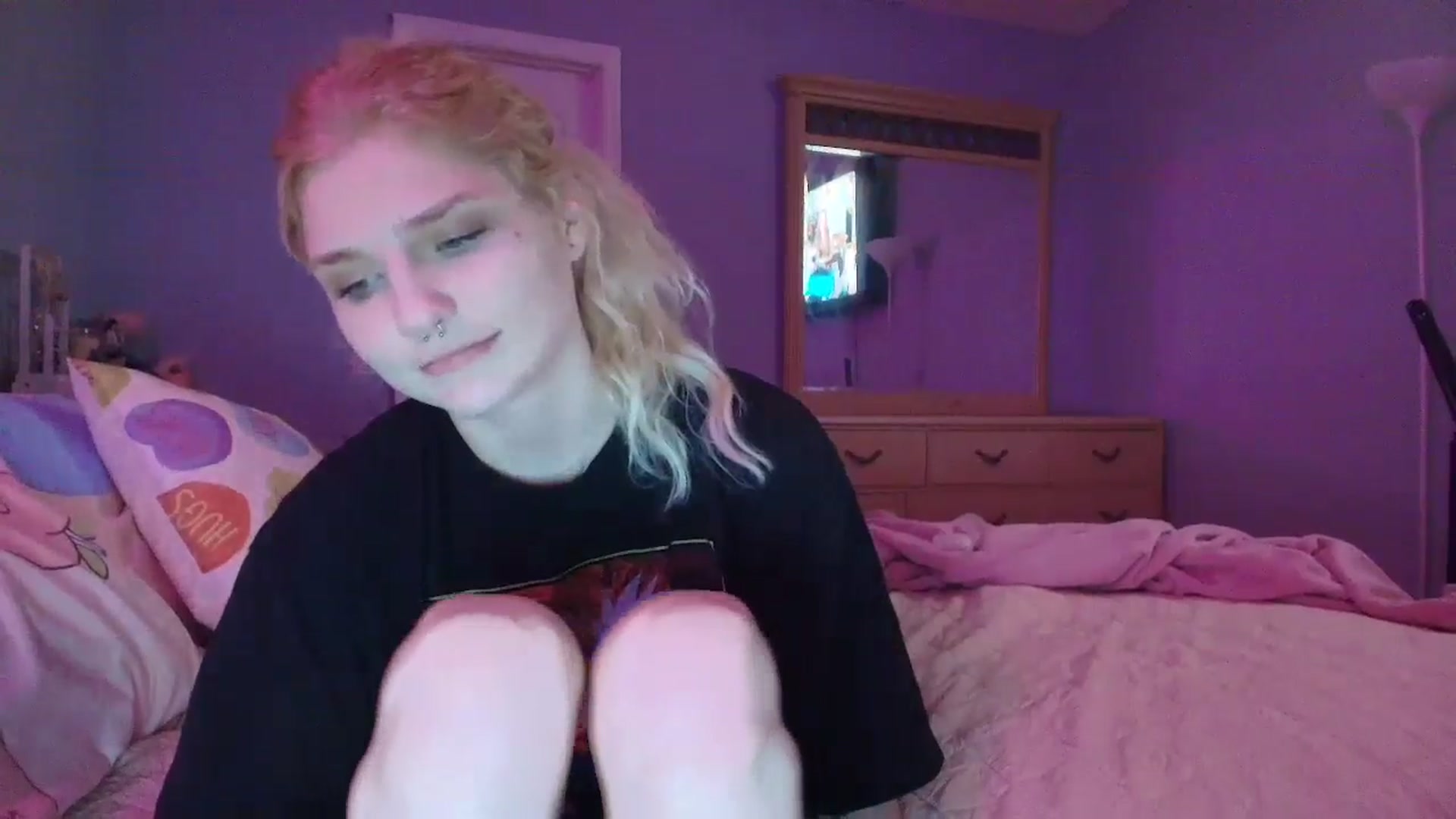 Gallery image thumbnail from DuckChan0's myfreecams stream on, 01/14/2025, 23:52 image 7 of 20