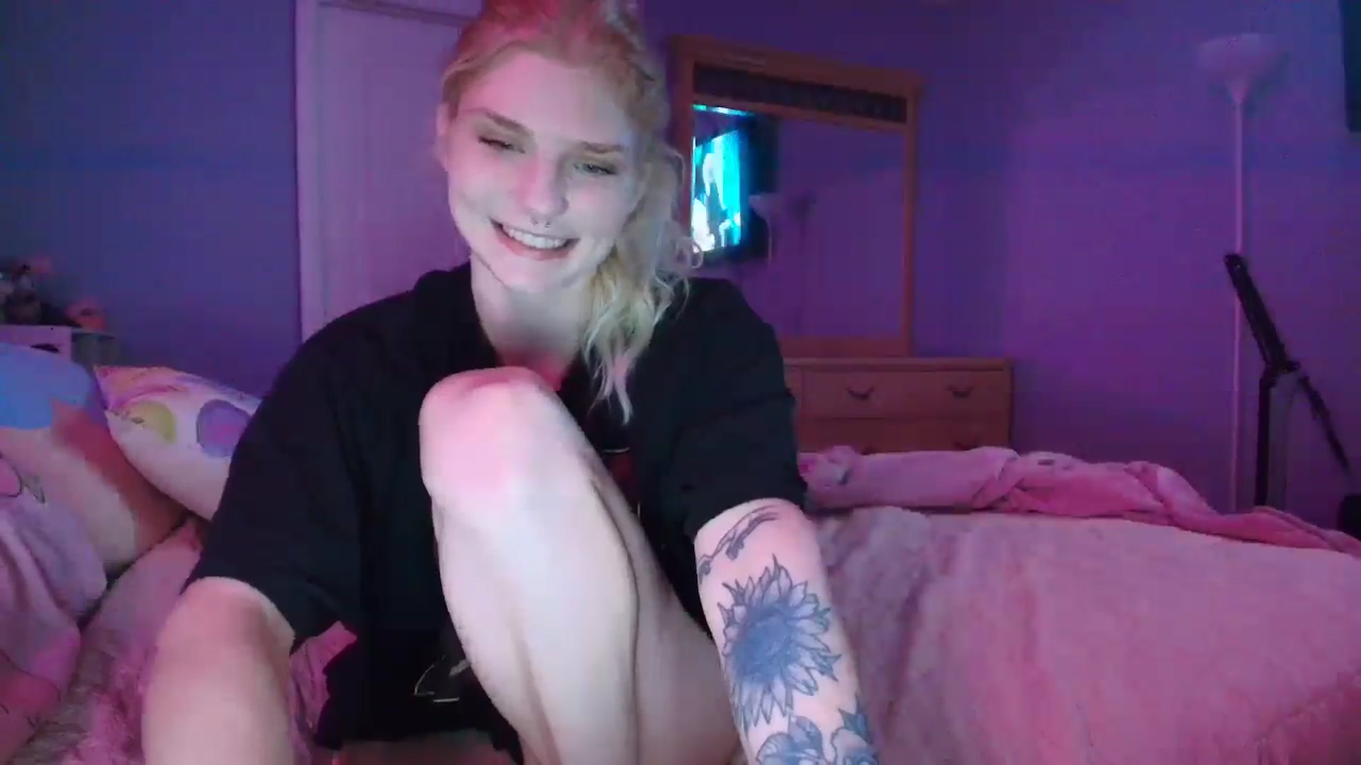 Gallery image thumbnail from DuckChan0's myfreecams stream on, 01/14/2025, 23:52 image 17 of 20