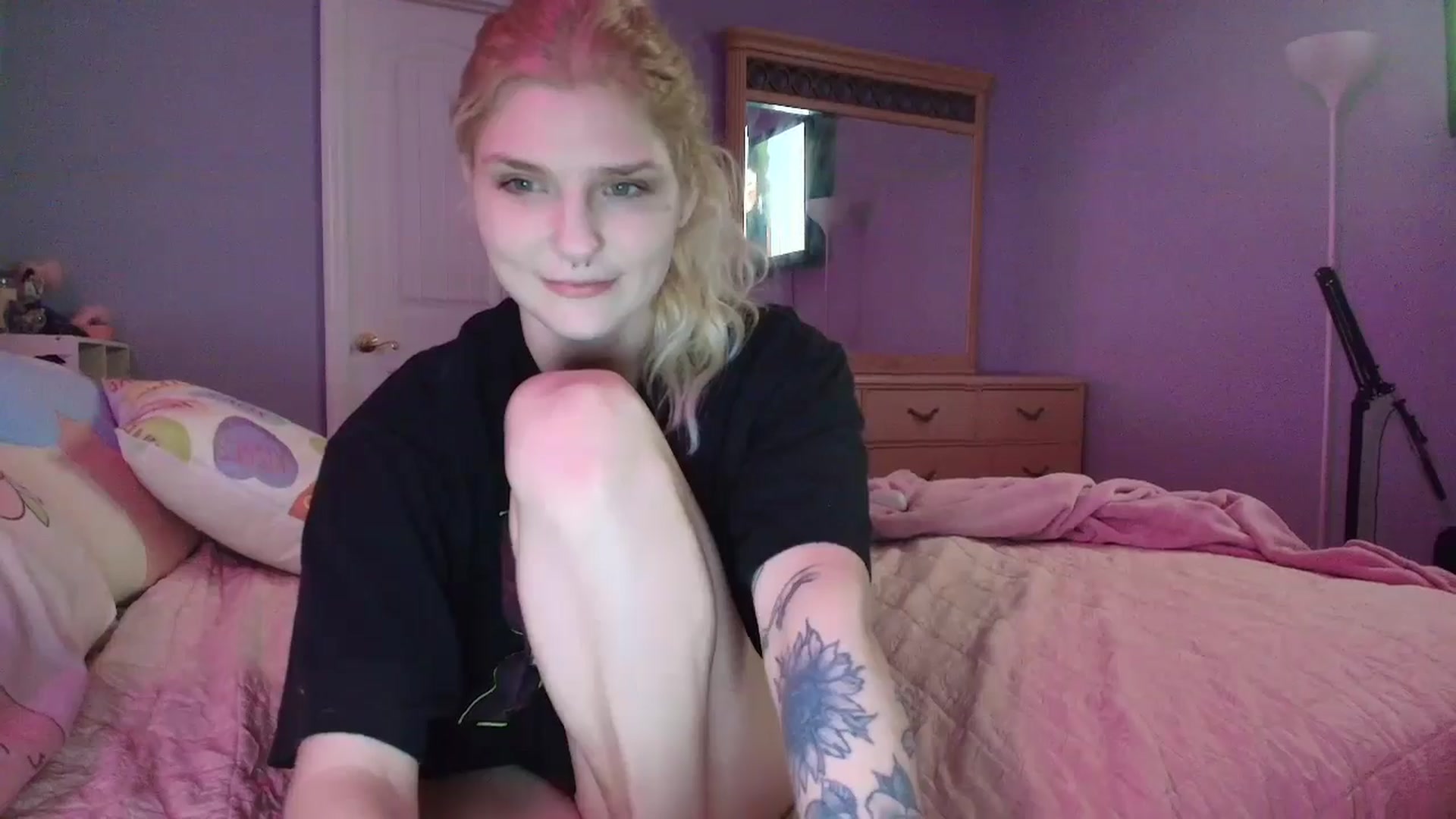 Gallery image thumbnail from DuckChan0's myfreecams stream on, 01/14/2025, 23:52 image 18 of 20