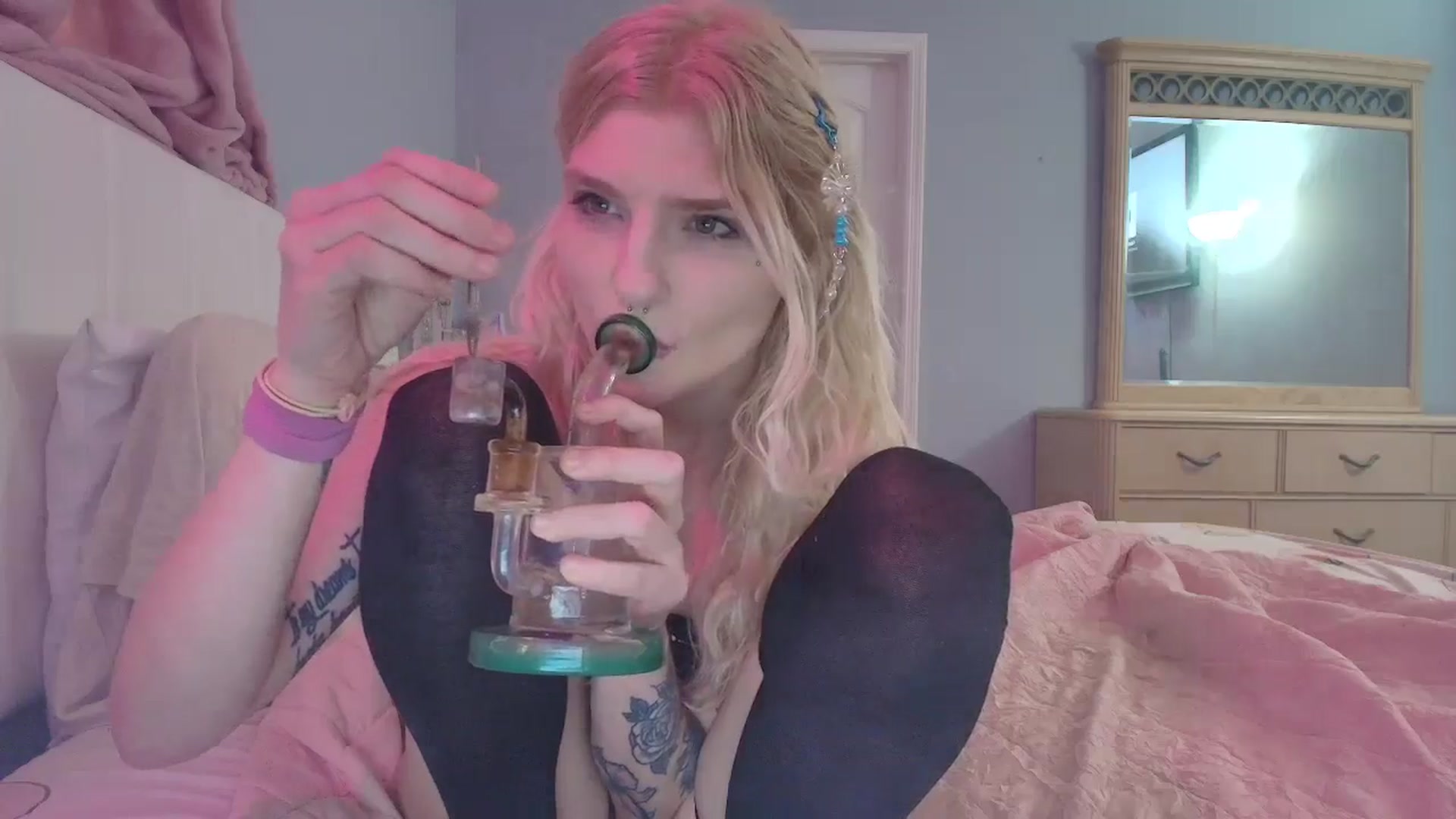Gallery image thumbnail from DuckChan0's myfreecams stream on, 01/15/2025, 18:23 image 2 of 20