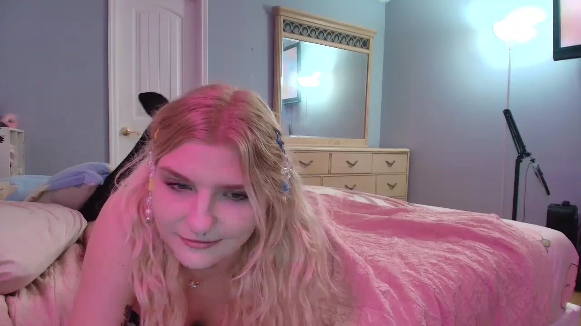 Gallery image thumbnail from DuckChan0's myfreecams stream on, 01/15/2025, 18:23 image 11 of 20