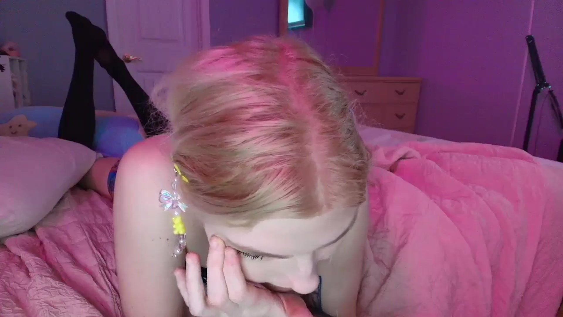 Gallery image thumbnail from DuckChan0's myfreecams stream on, 01/15/2025, 19:00 image 11 of 20