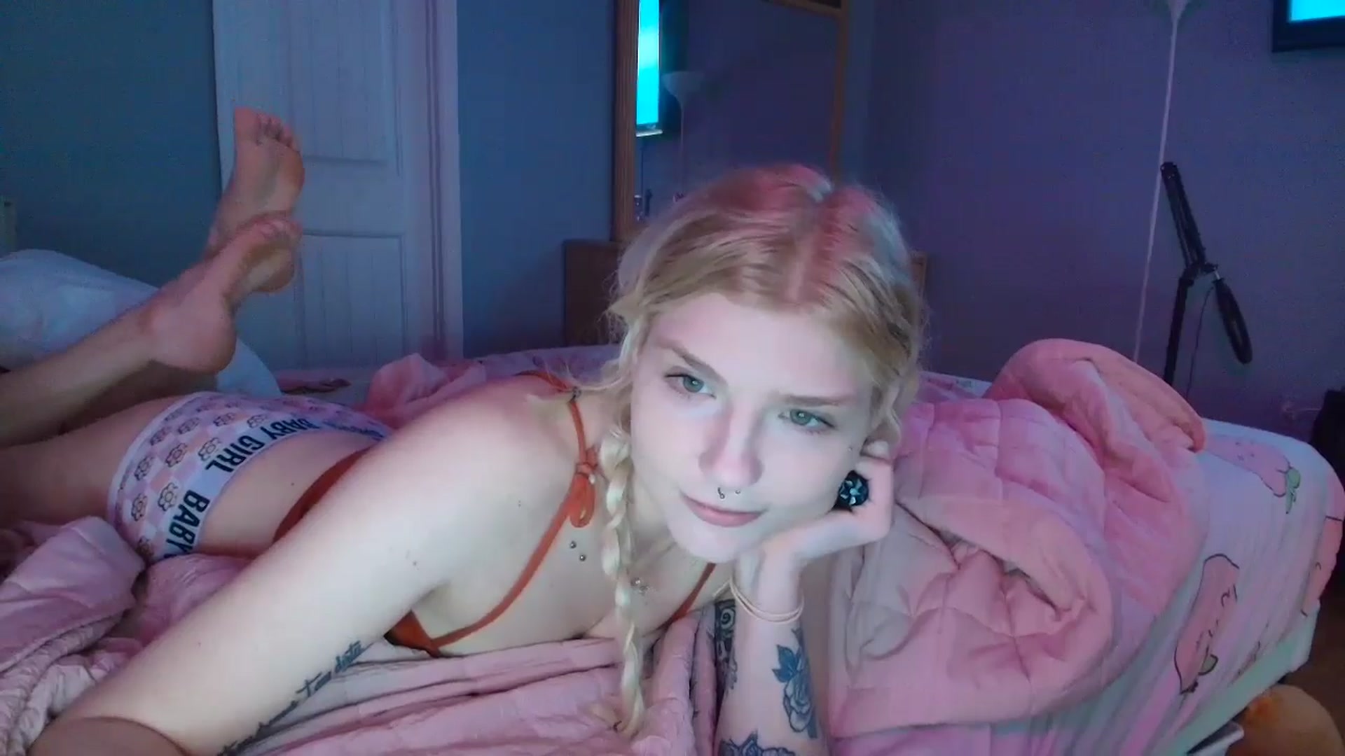 Gallery image thumbnail from DuckChan0's myfreecams stream on, 01/16/2025, 14:59 image 17 of 20