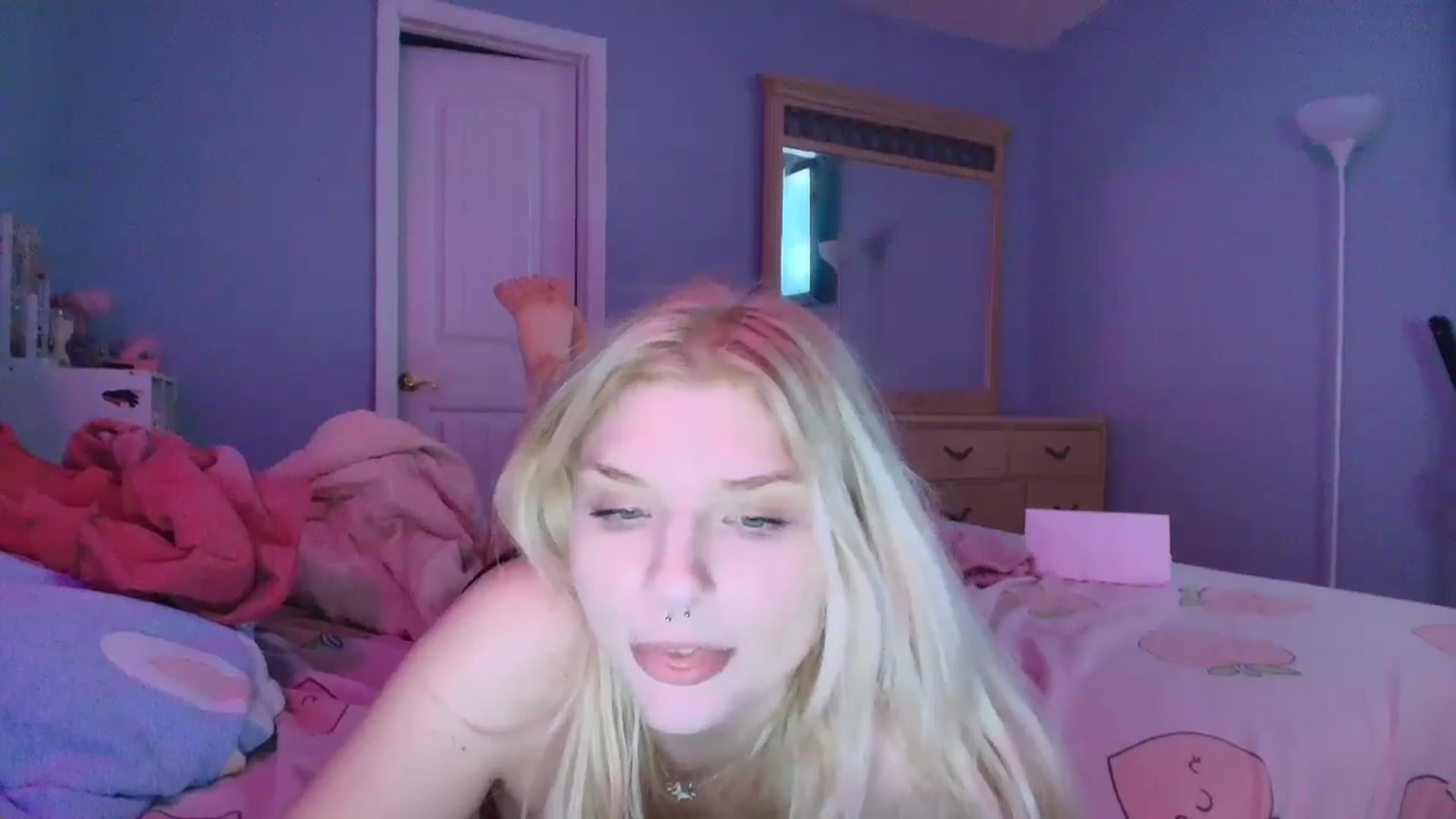Gallery image thumbnail from DuckChan0's myfreecams stream on, 01/18/2025, 24:43 image 14 of 20