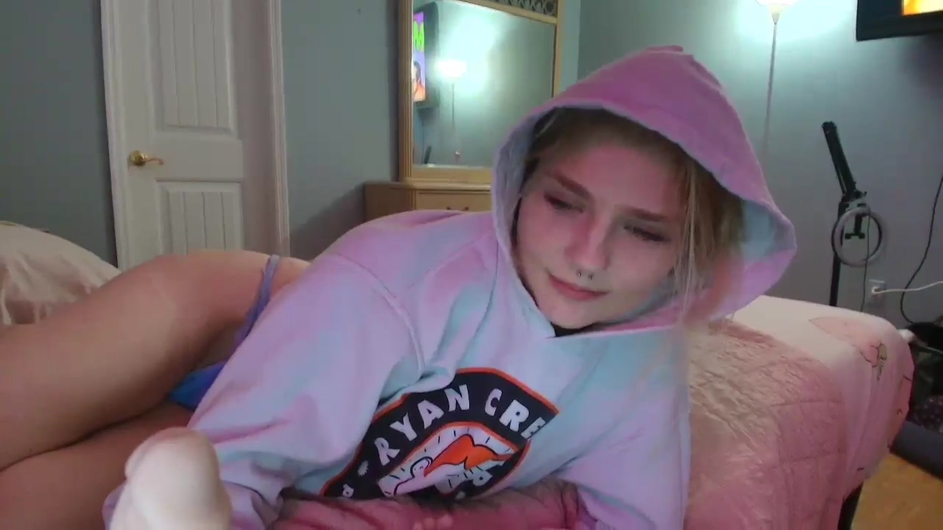 Gallery image thumbnail from DuckChan0's myfreecams stream on, 01/18/2025, 17:28 image 8 of 20