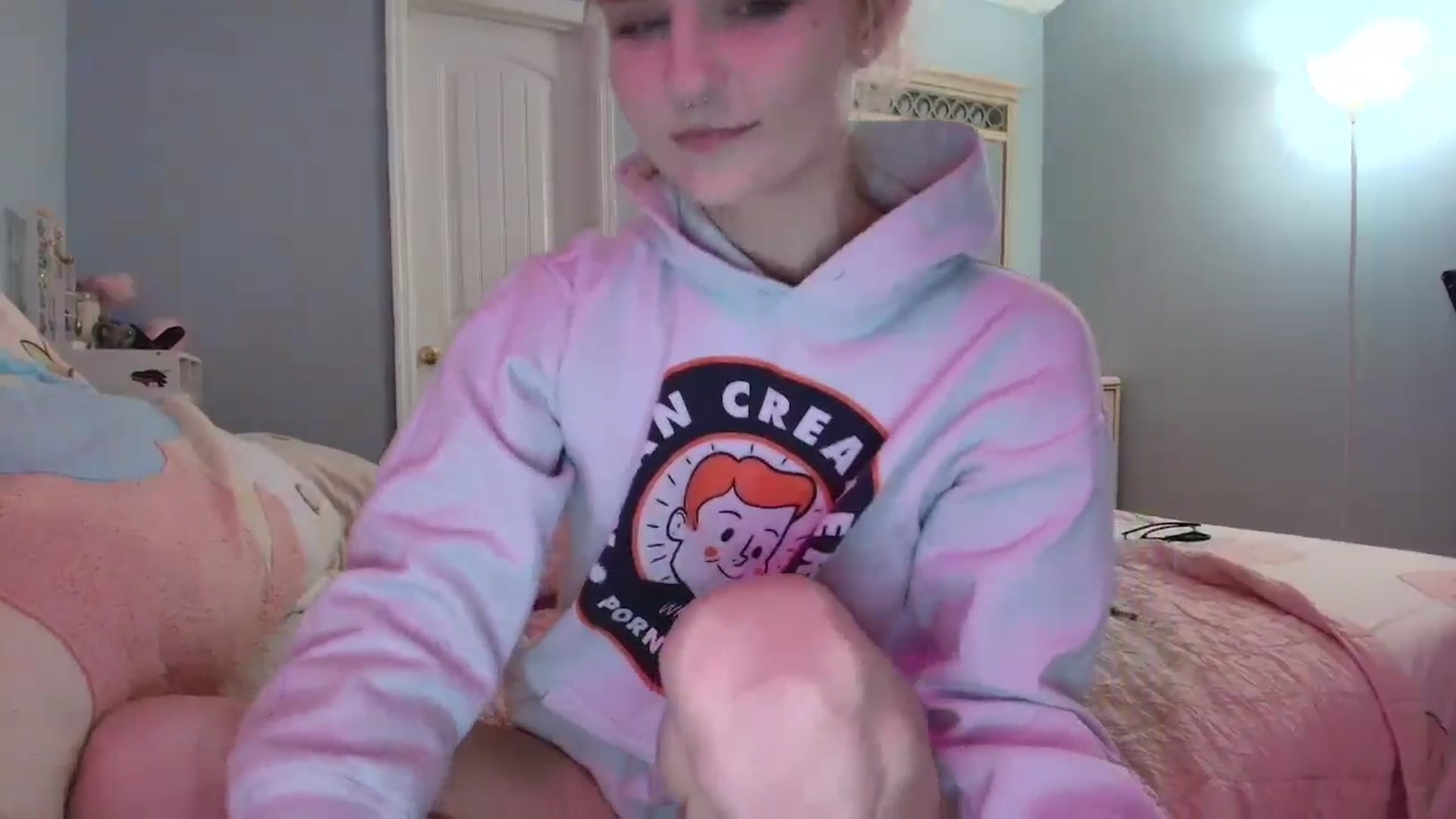 Gallery image thumbnail from DuckChan0's myfreecams stream on, 01/18/2025, 17:28 image 2 of 20