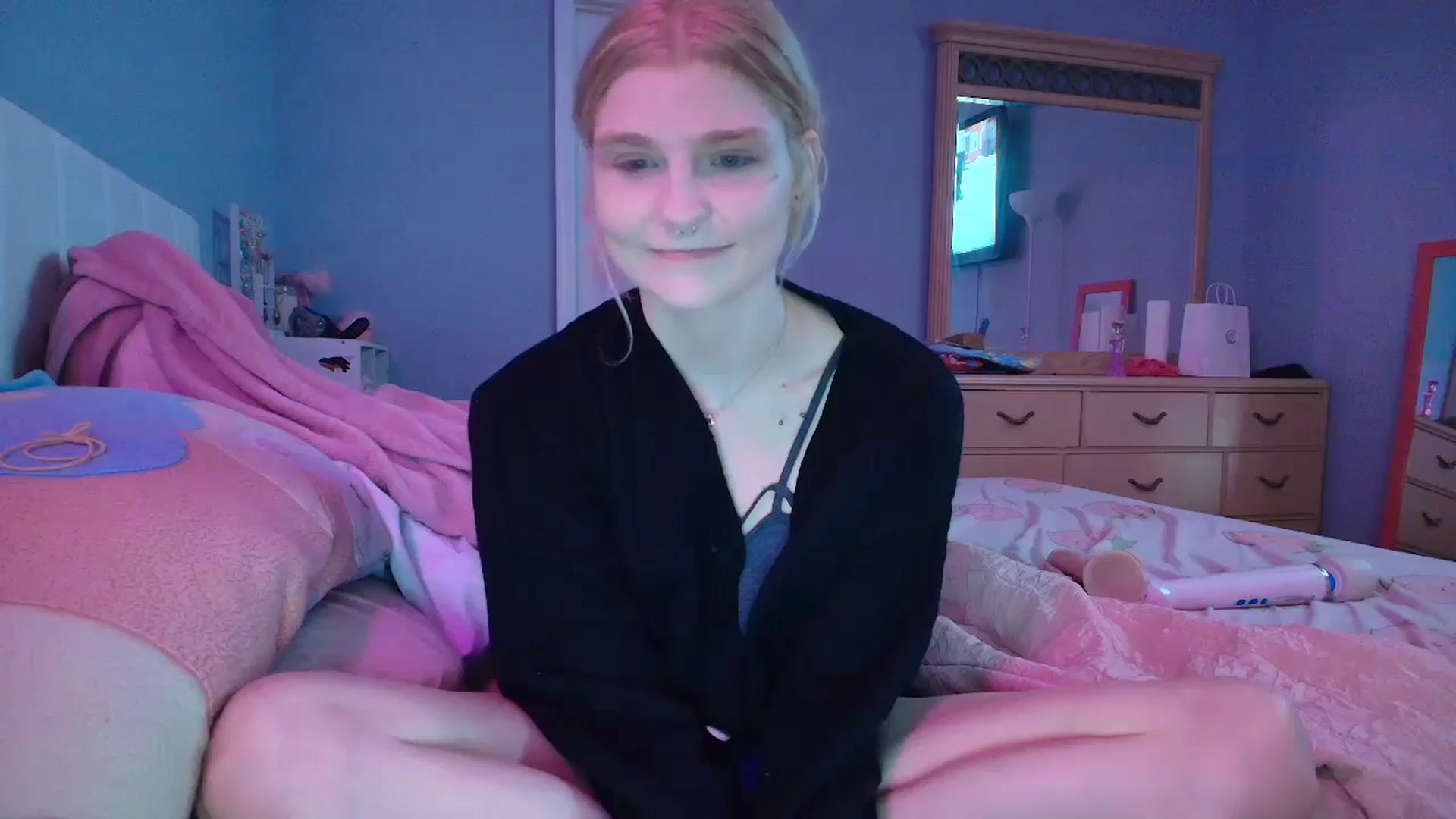 Gallery image thumbnail from DuckChan0's myfreecams stream on, 01/19/2025, 24:54 image 8 of 20