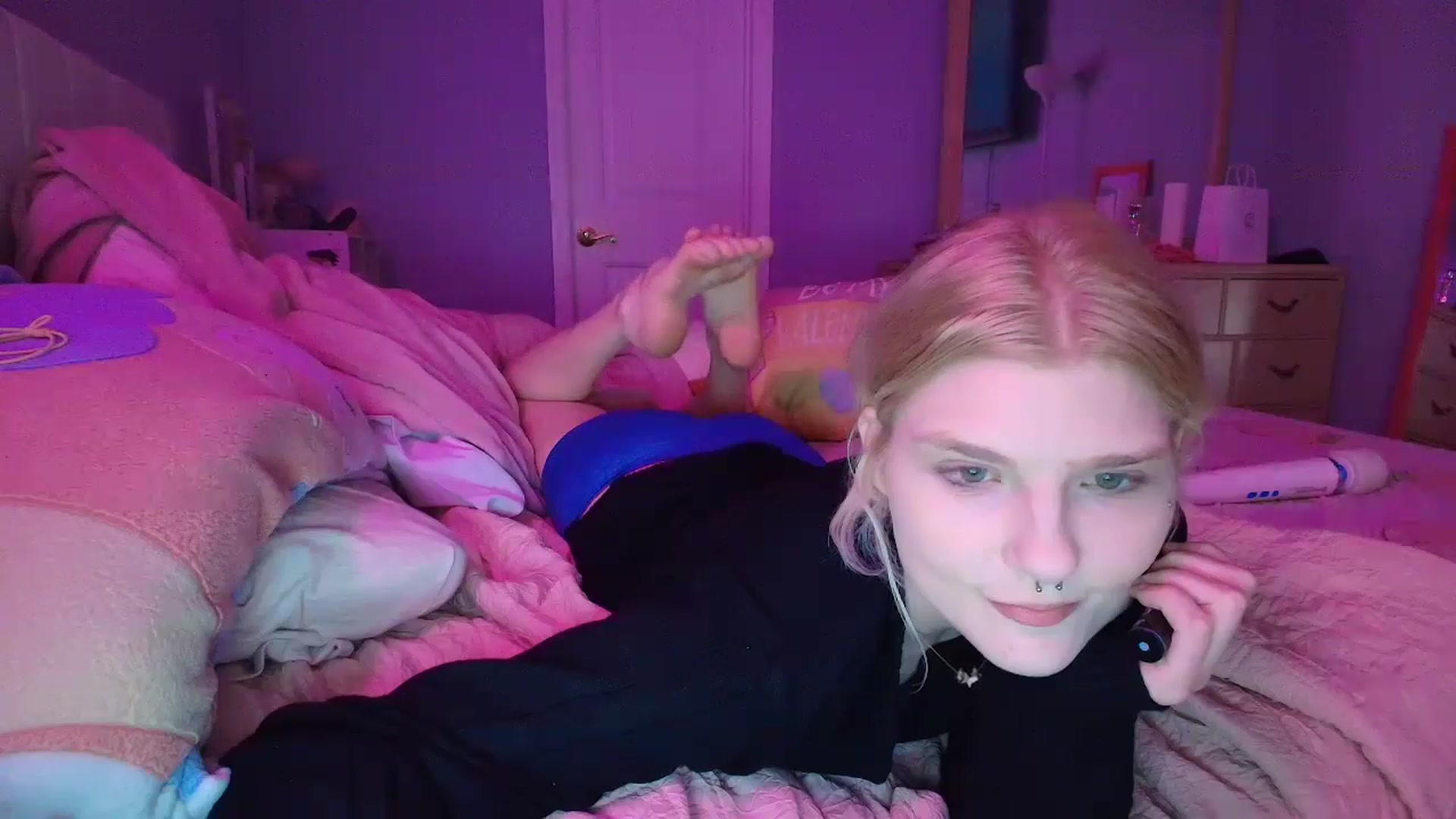Gallery image thumbnail from DuckChan0's myfreecams stream on, 01/19/2025, 24:54 image 15 of 20