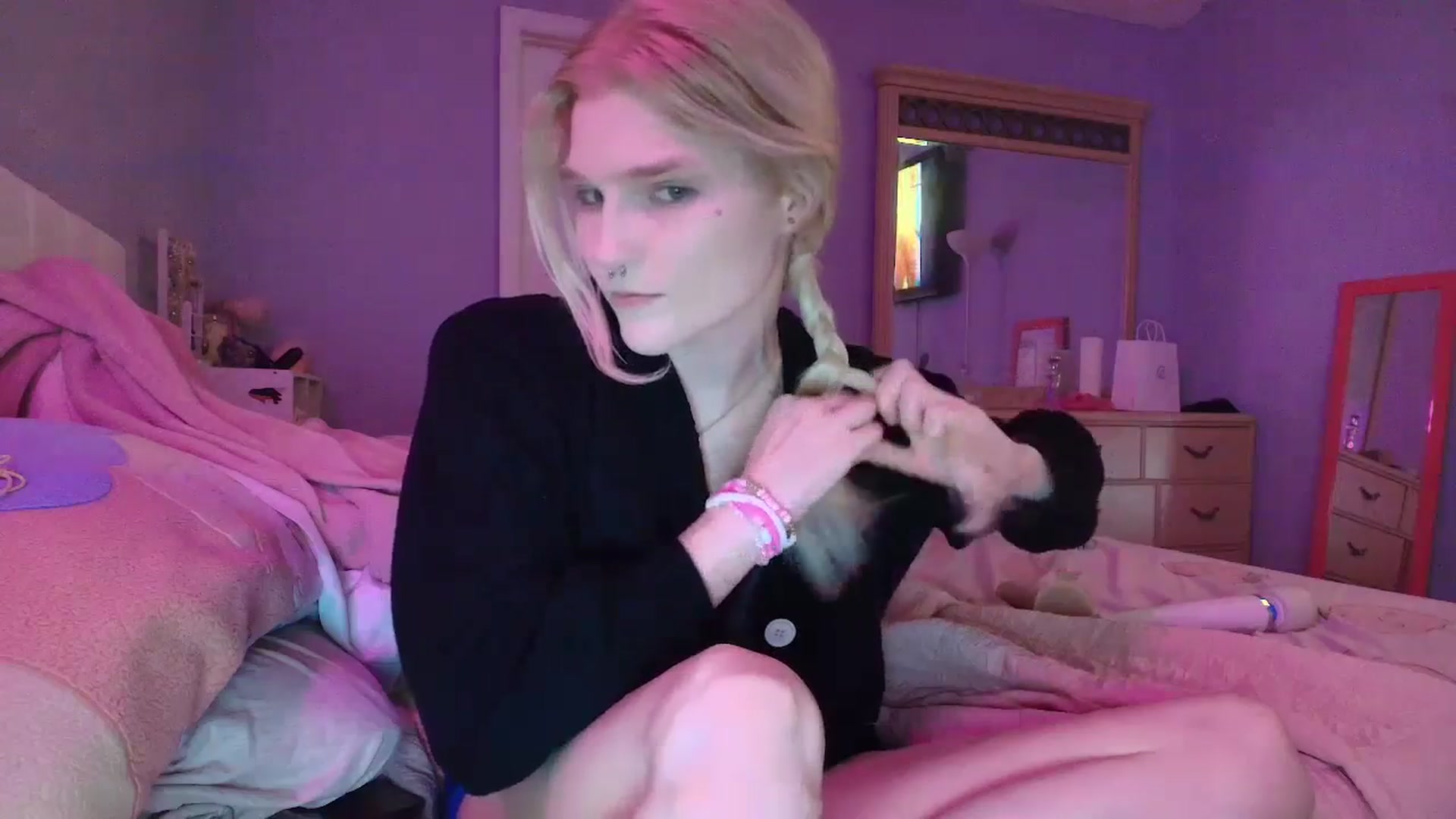 Gallery image thumbnail from DuckChan0's myfreecams stream on, 01/19/2025, 24:54 image 2 of 20