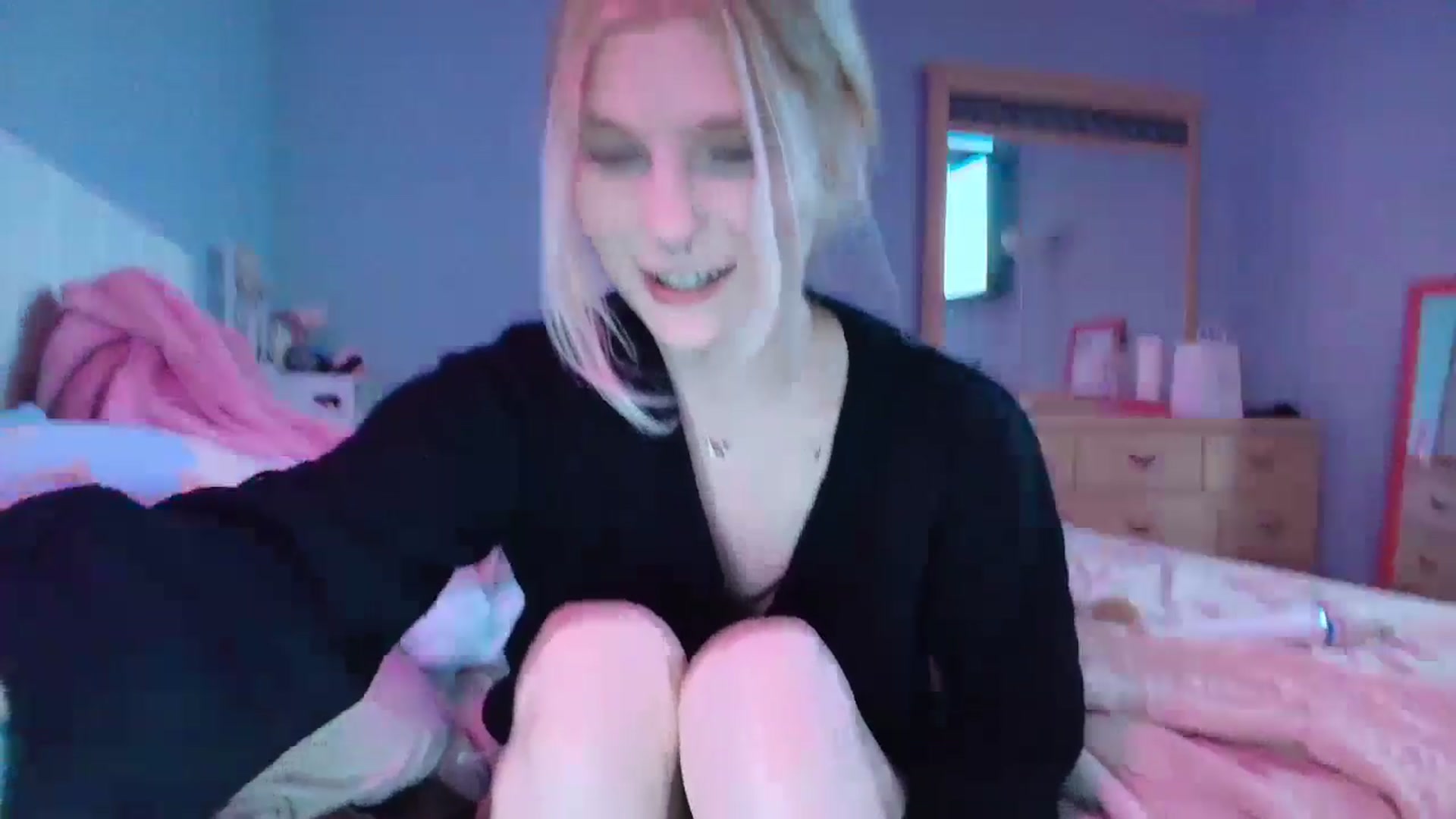 Gallery image thumbnail from DuckChan0's myfreecams stream on, 01/19/2025, 24:54 image 6 of 20