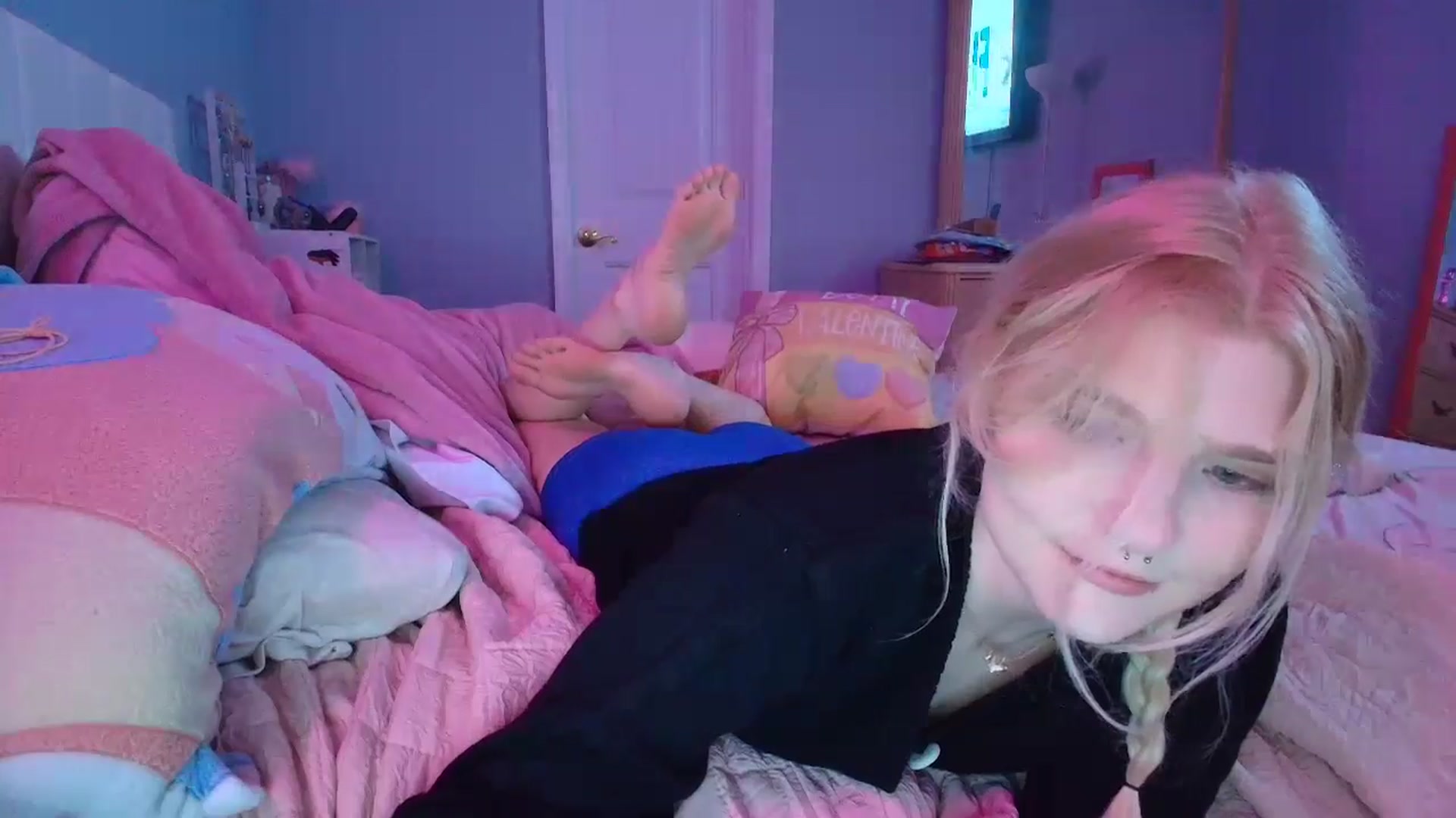 Gallery image thumbnail from DuckChan0's myfreecams stream on, 01/19/2025, 24:54 image 19 of 20