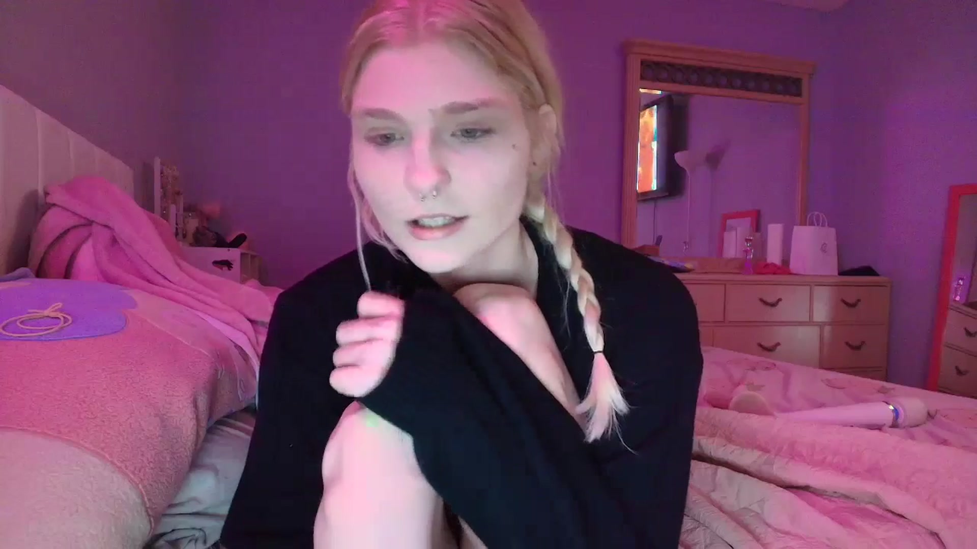 Gallery image thumbnail from DuckChan0's myfreecams stream on, 01/19/2025, 24:54 image 4 of 20