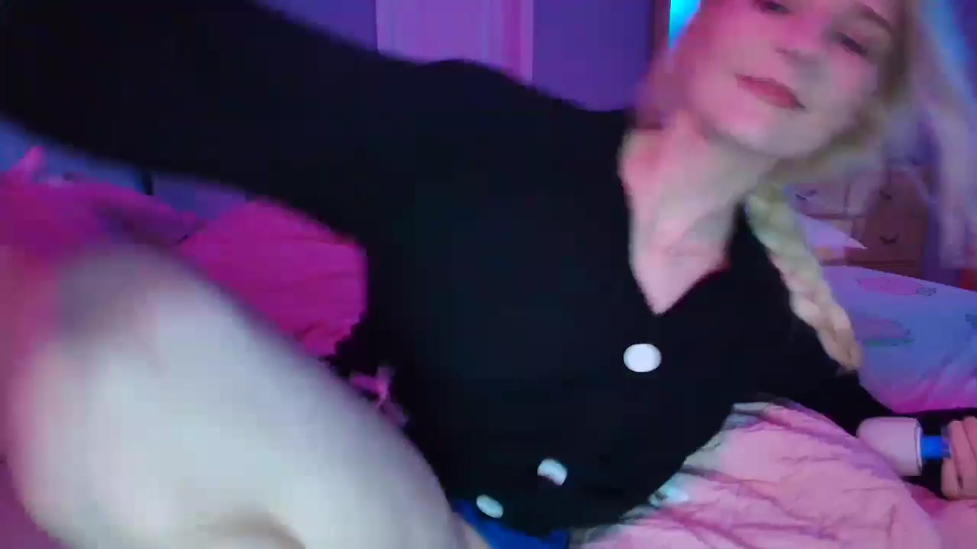 Gallery image thumbnail from DuckChan0's myfreecams stream on, 01/19/2025, 02:01 image 16 of 20