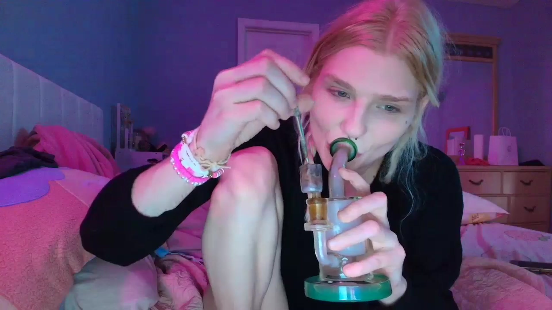 Gallery image thumbnail from DuckChan0's myfreecams stream on, 01/19/2025, 02:01 image 3 of 20