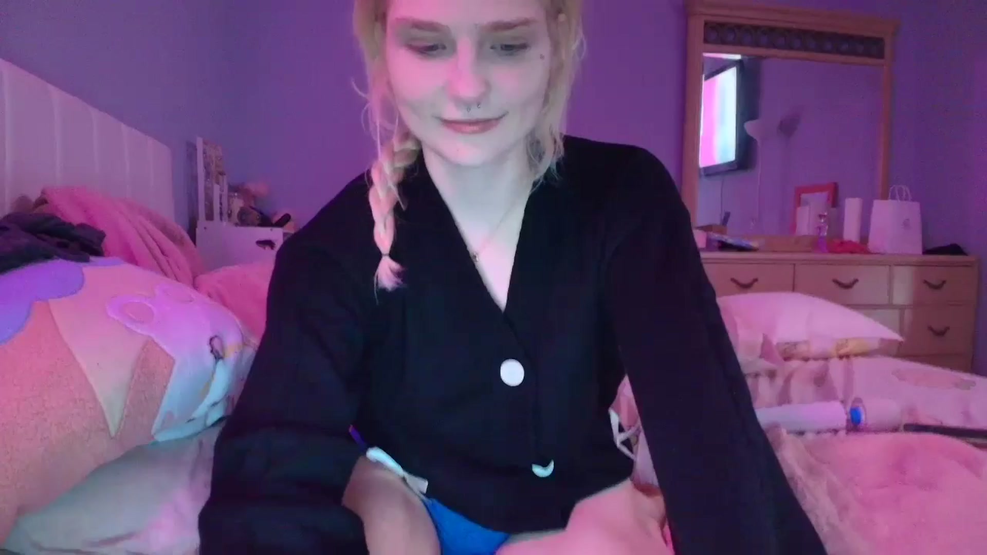 Gallery image thumbnail from DuckChan0's myfreecams stream on, 01/19/2025, 02:01 image 12 of 20