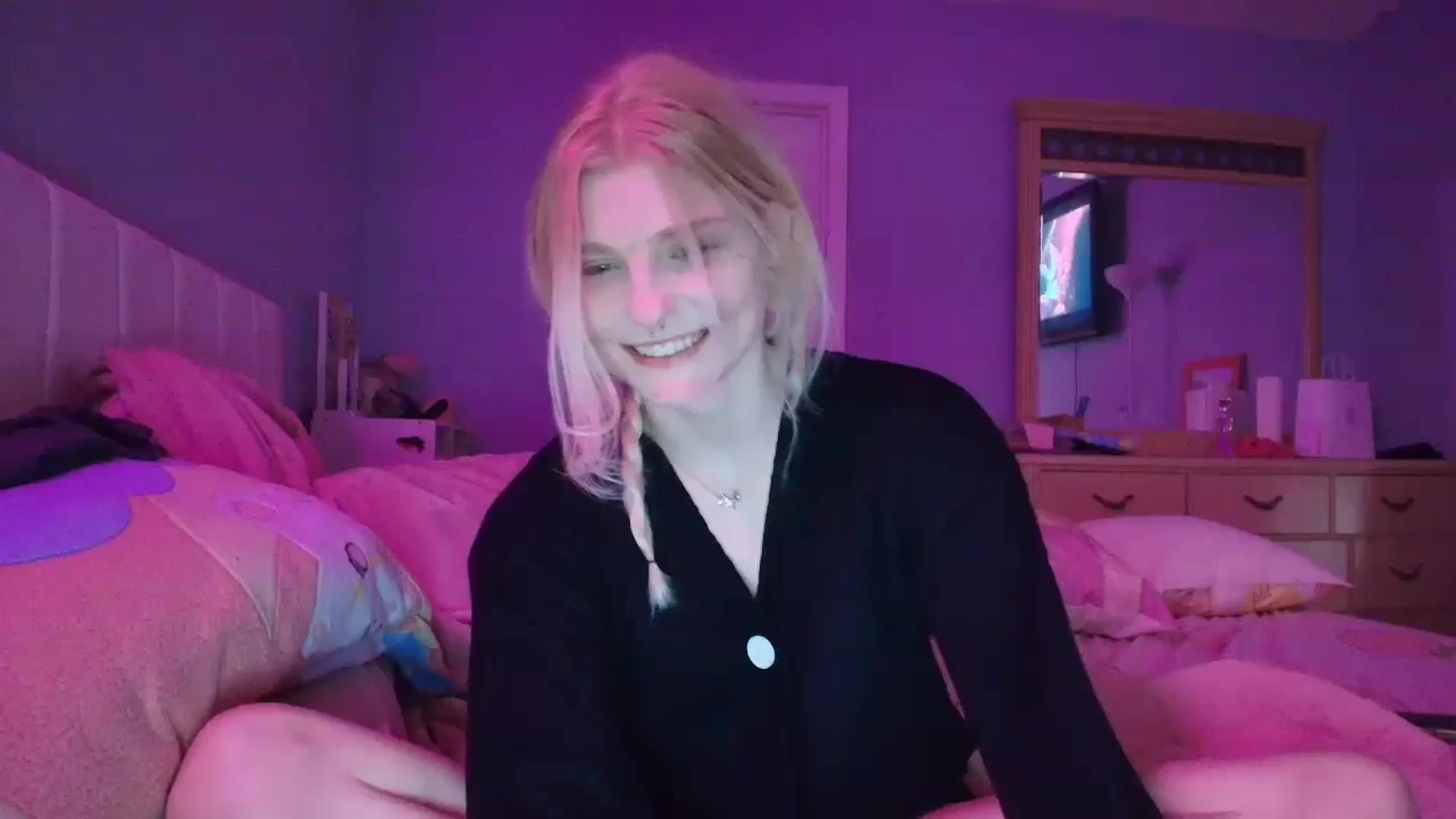 Gallery image thumbnail from DuckChan0's myfreecams stream on, 01/19/2025, 02:01 image 8 of 20