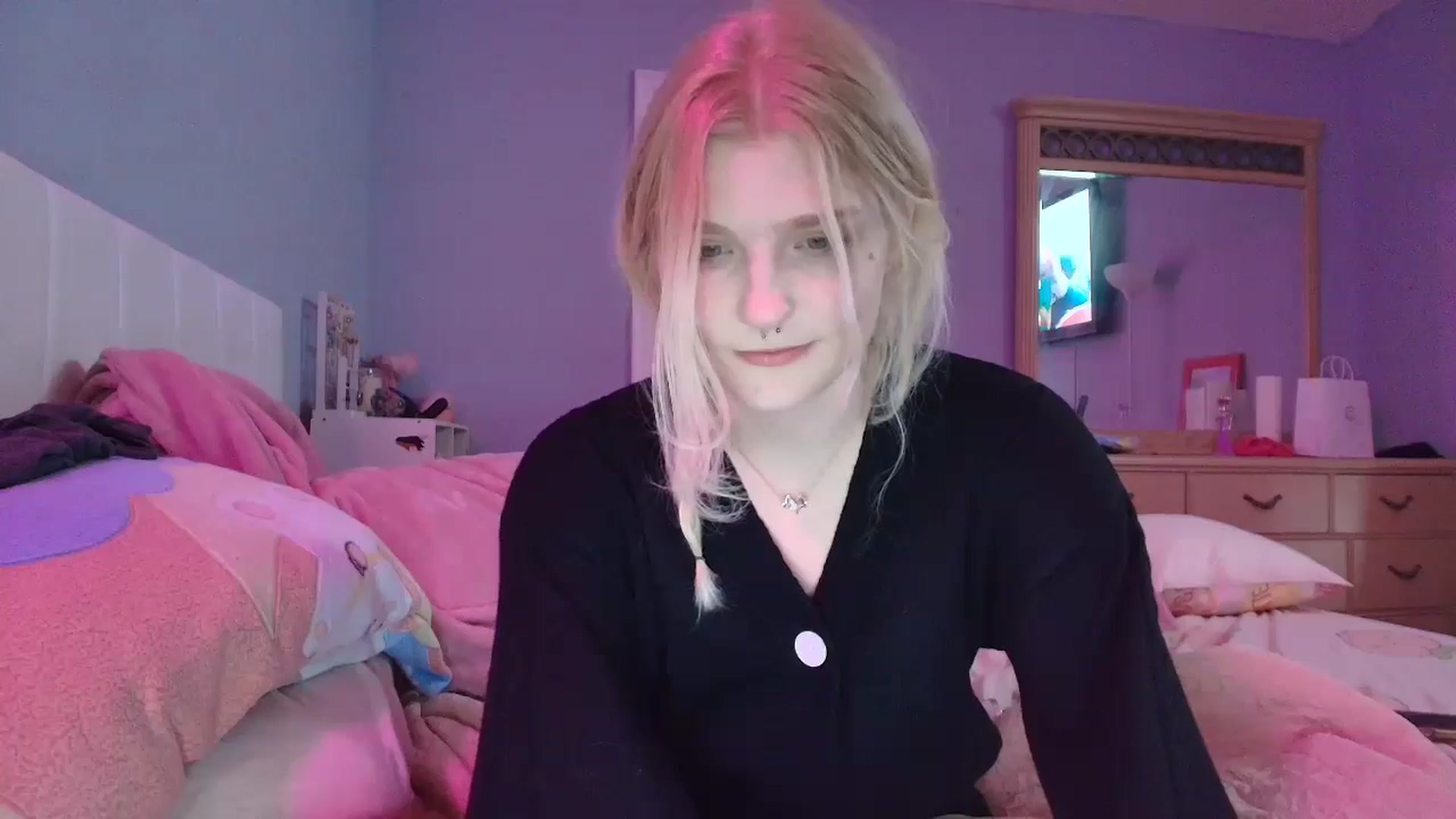 Gallery image thumbnail from DuckChan0's myfreecams stream on, 01/19/2025, 02:01 image 7 of 20