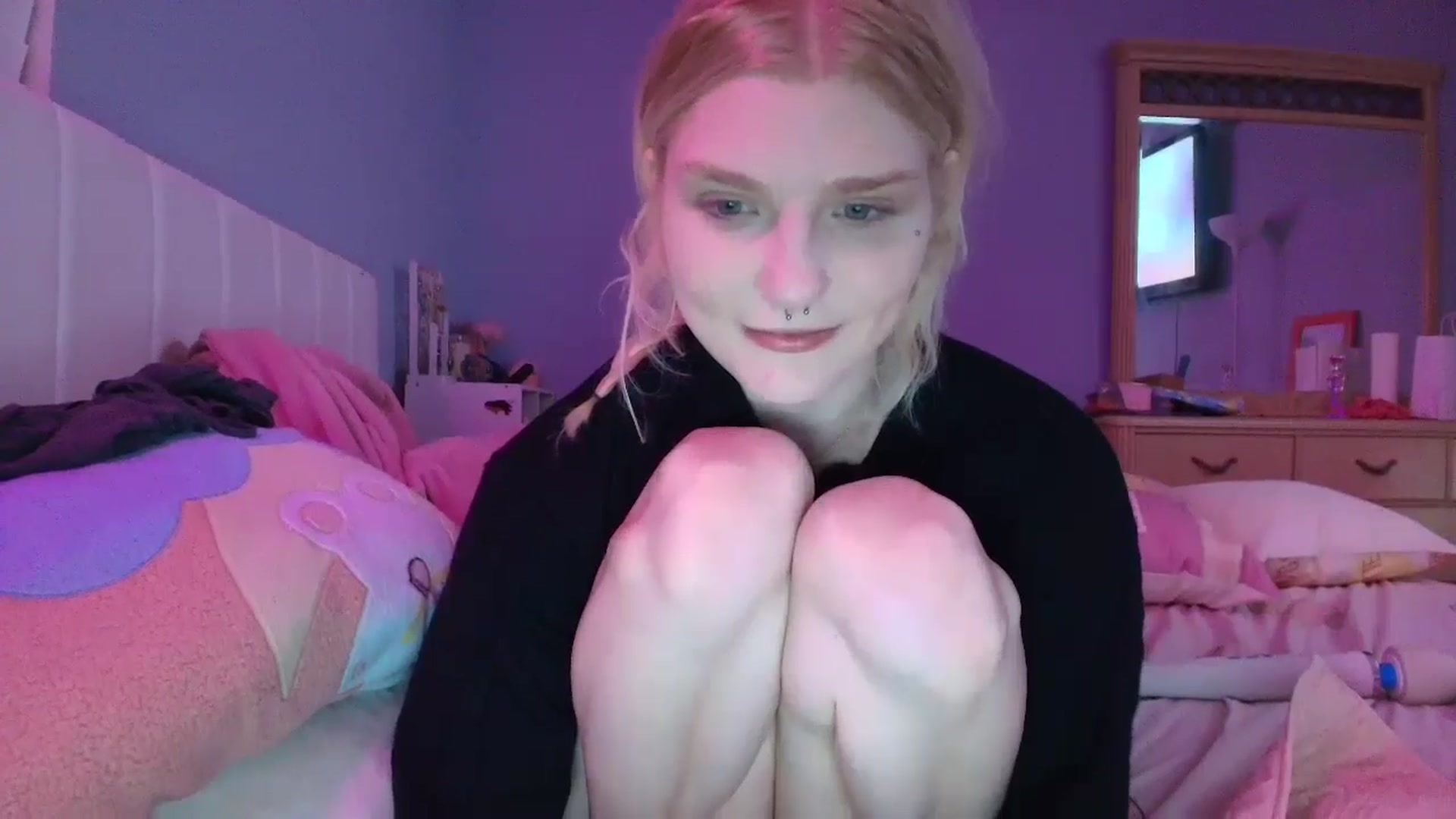 Gallery image thumbnail from DuckChan0's myfreecams stream on, 01/19/2025, 02:01 image 13 of 20