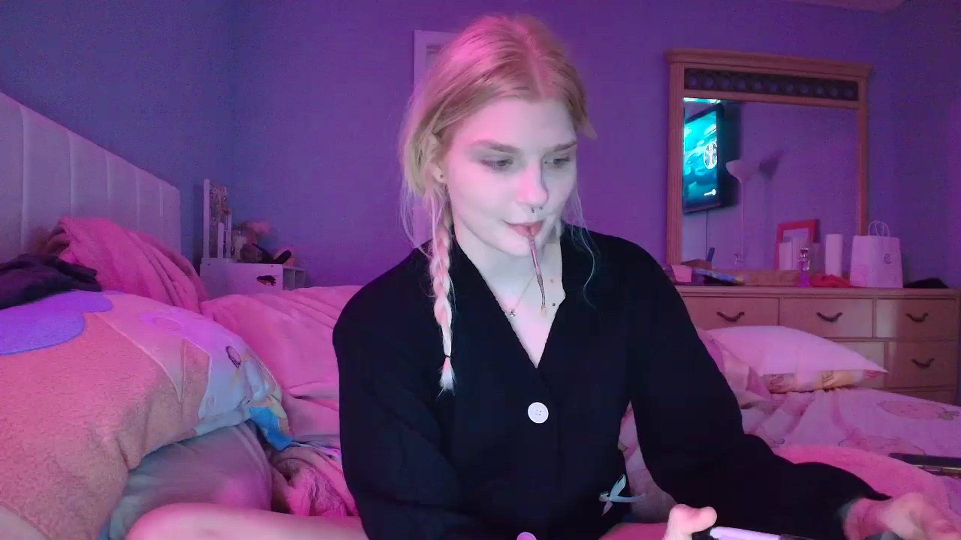 Gallery image thumbnail from DuckChan0's myfreecams stream on, 01/19/2025, 02:01 image 2 of 20