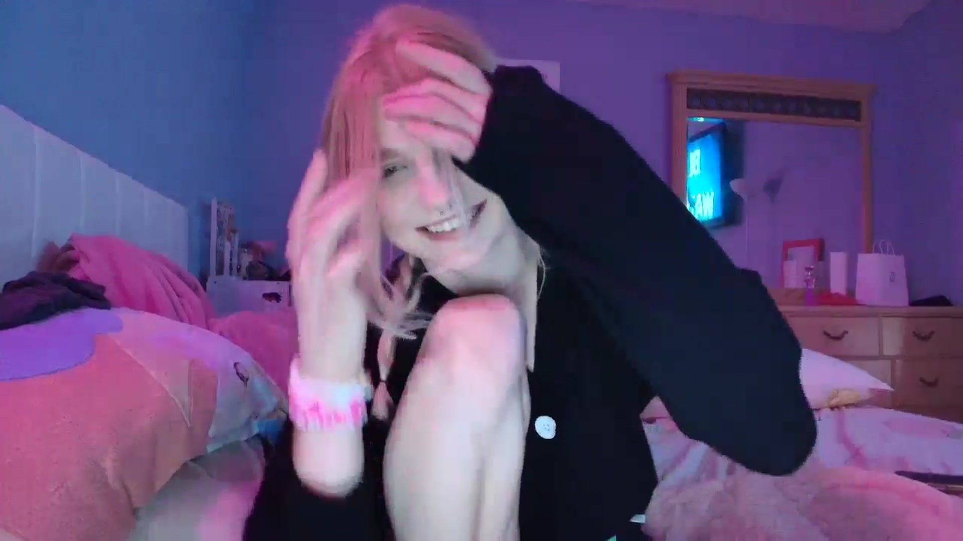 Gallery image thumbnail from DuckChan0's myfreecams stream on, 01/19/2025, 02:01 image 4 of 20