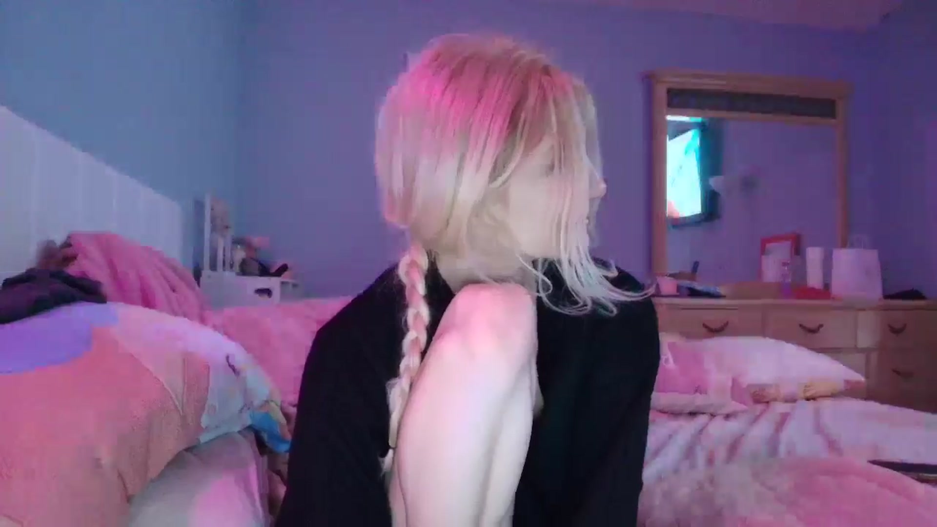 Gallery image thumbnail from DuckChan0's myfreecams stream on, 01/19/2025, 02:01 image 6 of 20