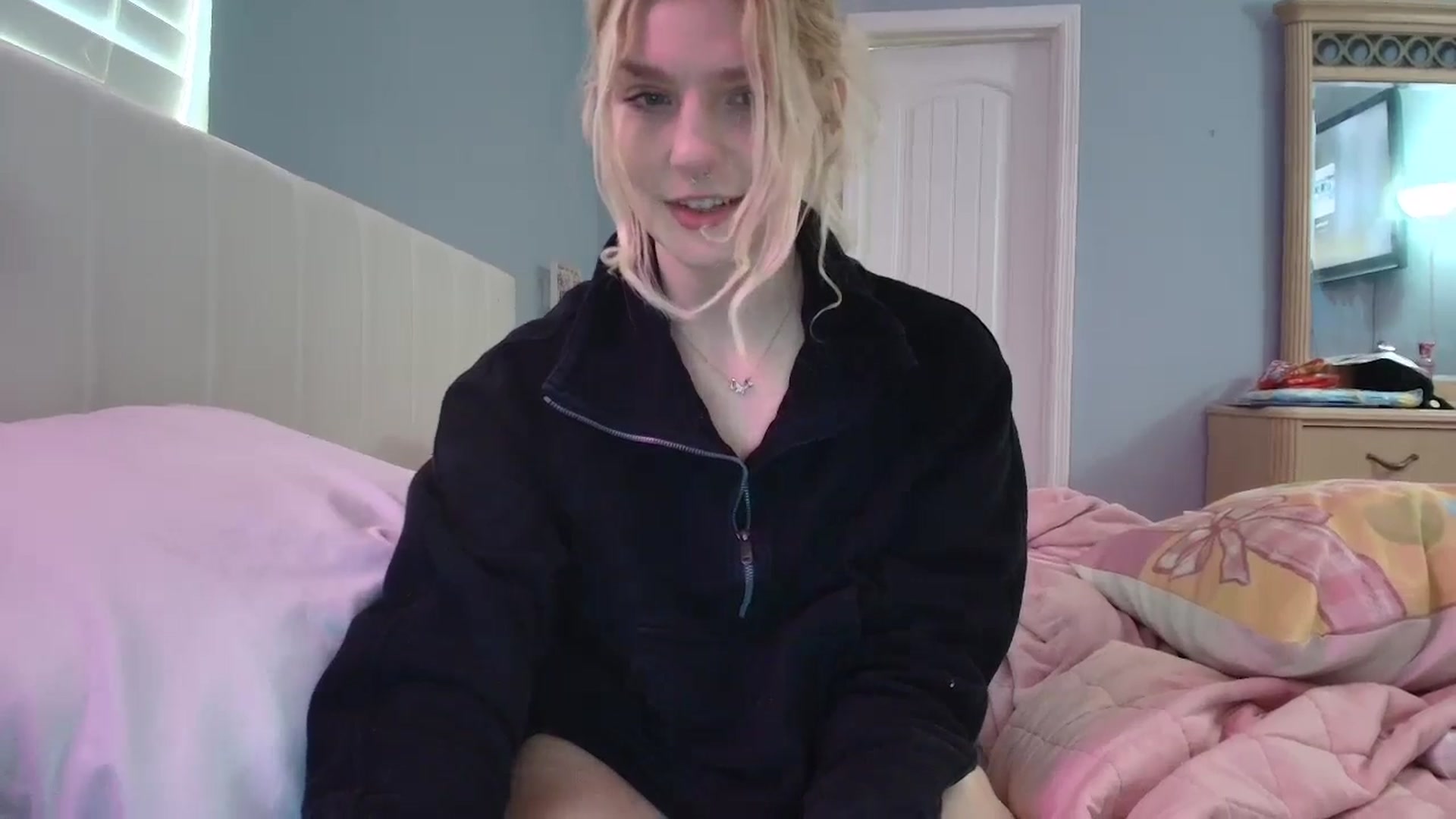 Gallery image thumbnail from DuckChan0's myfreecams stream on, 01/19/2025, 16:00 image 19 of 20