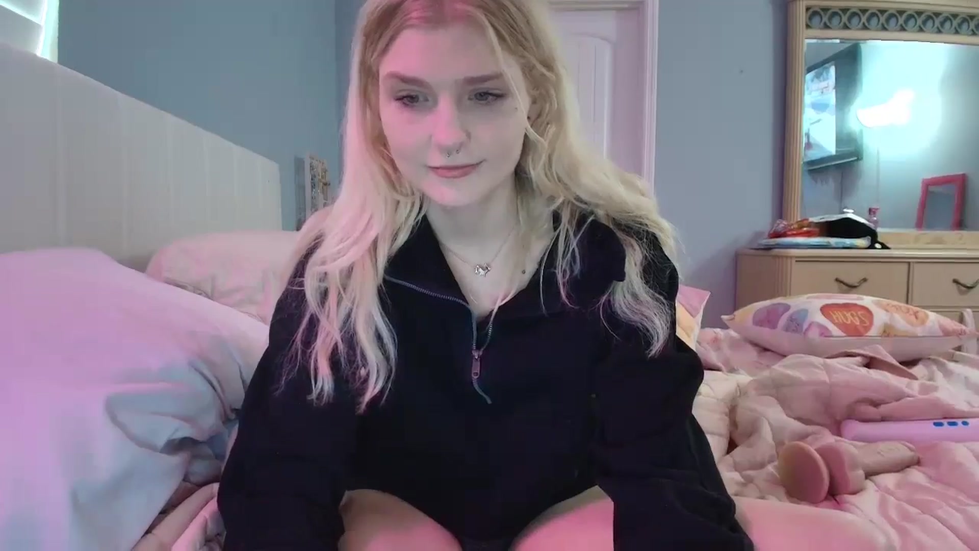 Gallery image thumbnail from DuckChan0's myfreecams stream on, 01/19/2025, 16:00 image 7 of 20
