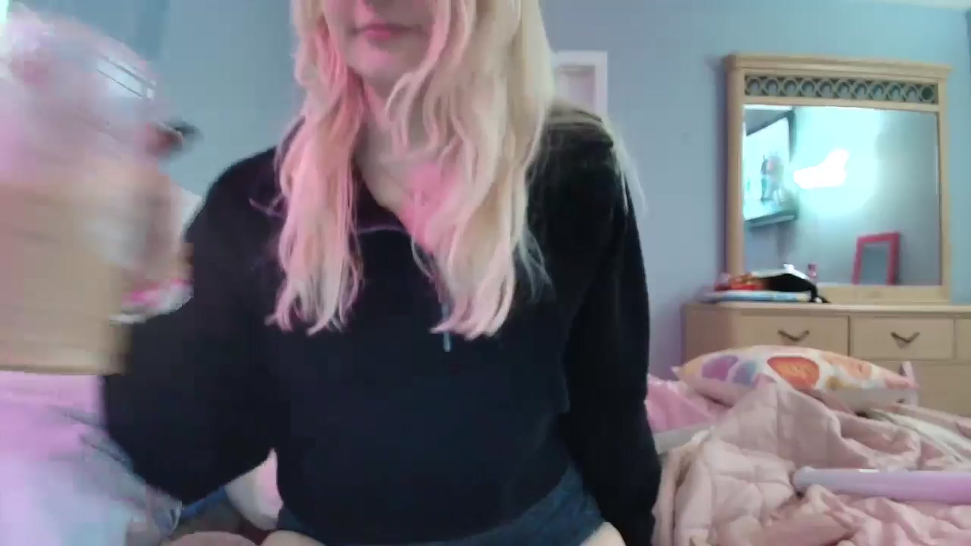 Gallery image thumbnail from DuckChan0's myfreecams stream on, 01/19/2025, 16:00 image 2 of 20