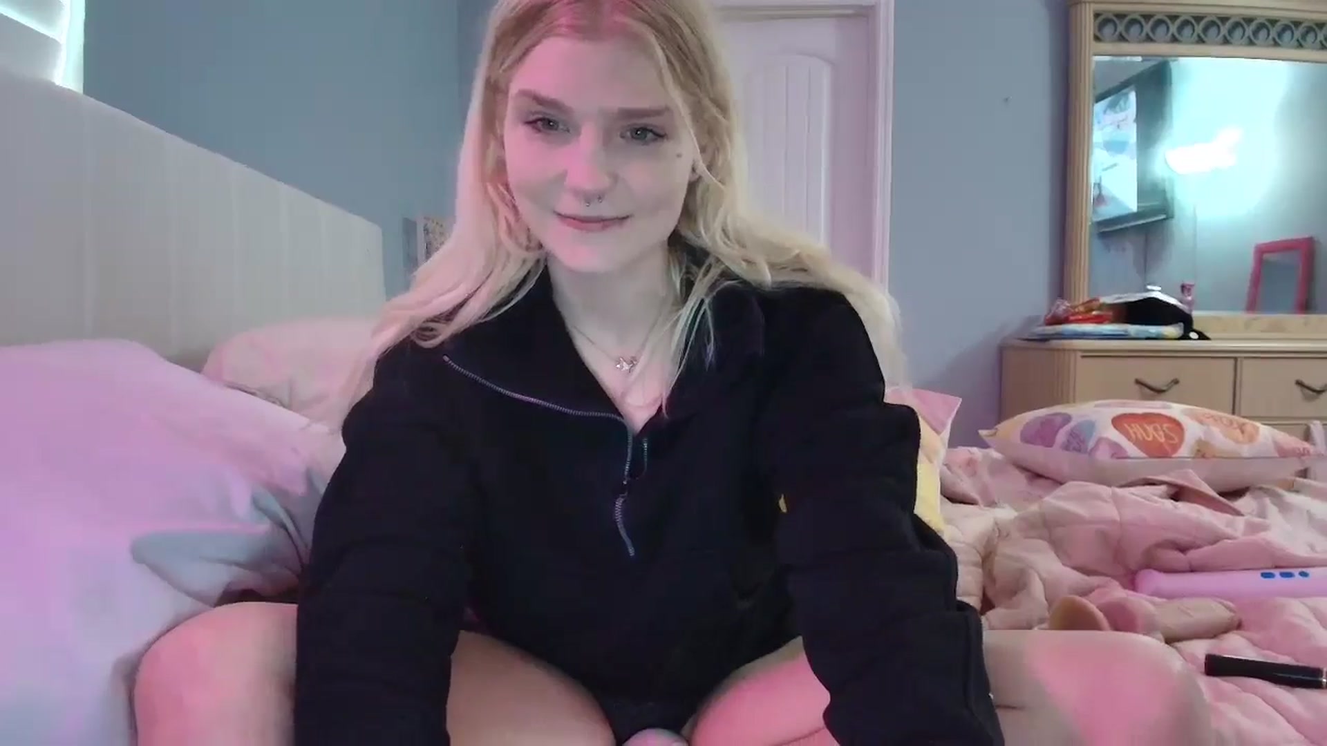 Gallery image thumbnail from DuckChan0's myfreecams stream on, 01/19/2025, 16:00 image 6 of 20